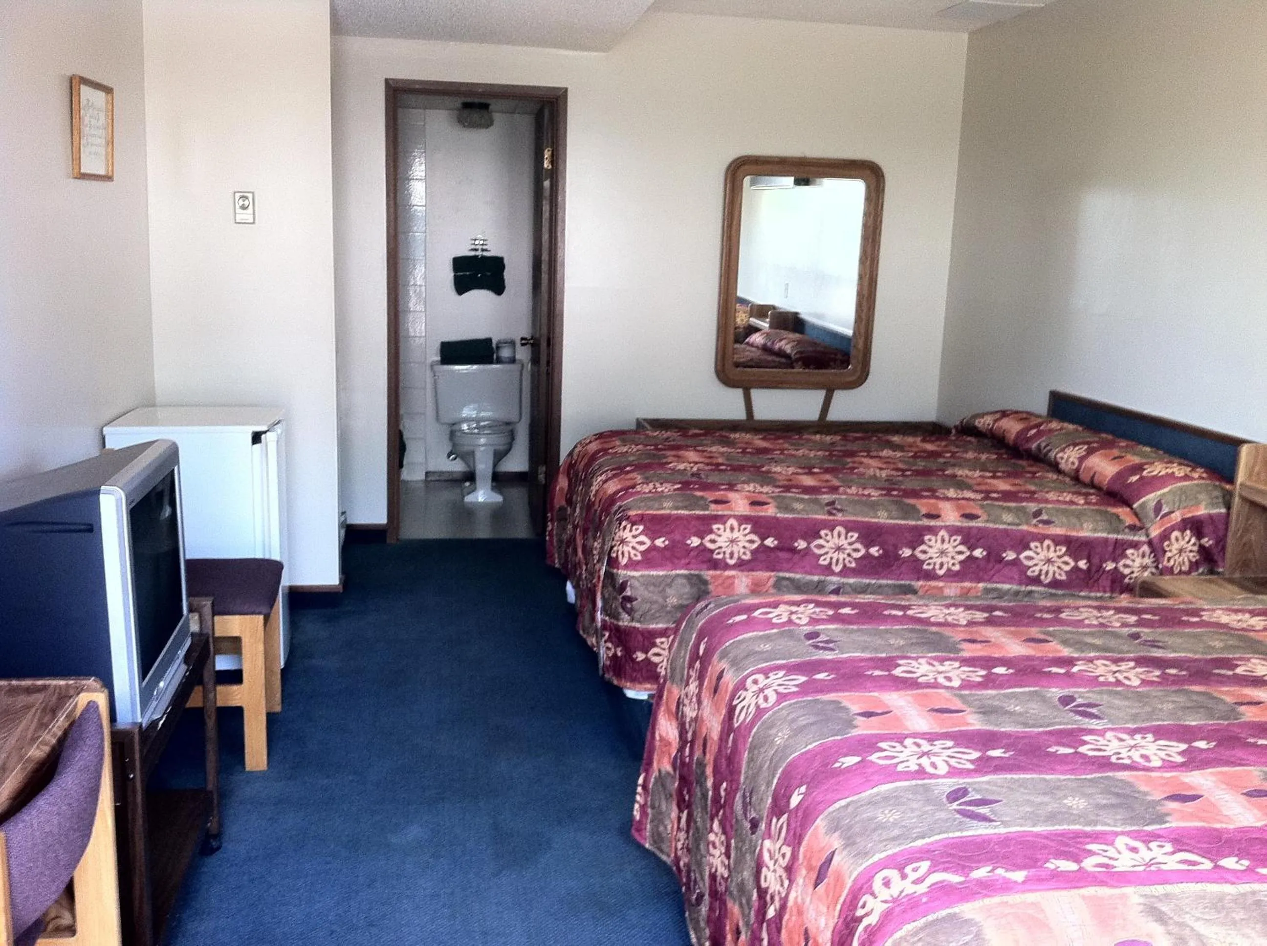 Bed in Circle 6 Motel