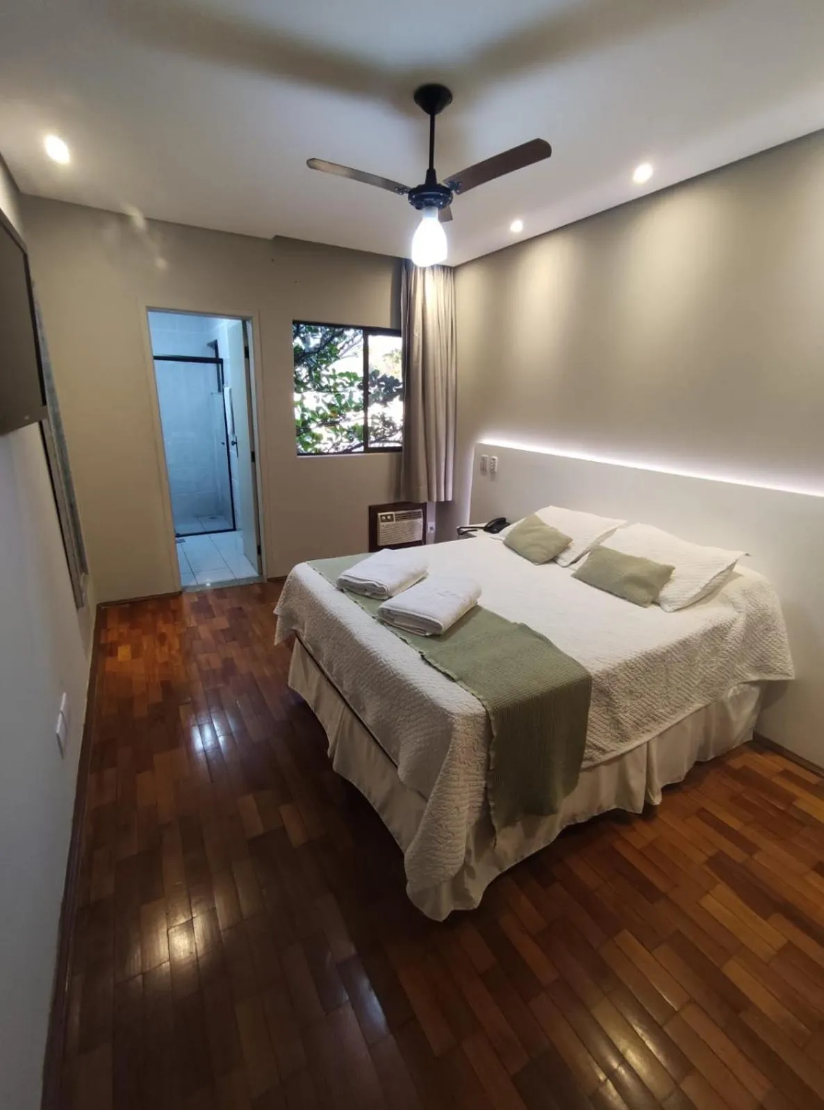 Bedroom, Bed in Café Palace Hotel