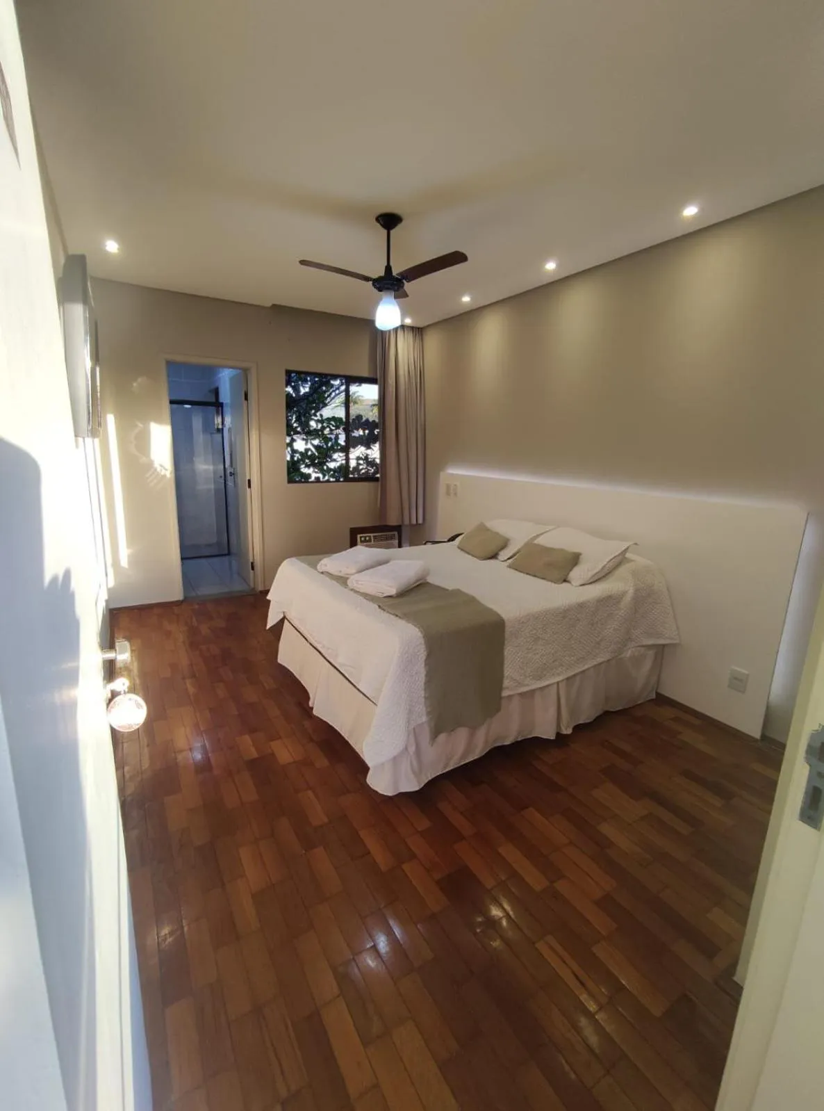 Bedroom, Bed in Café Palace Hotel