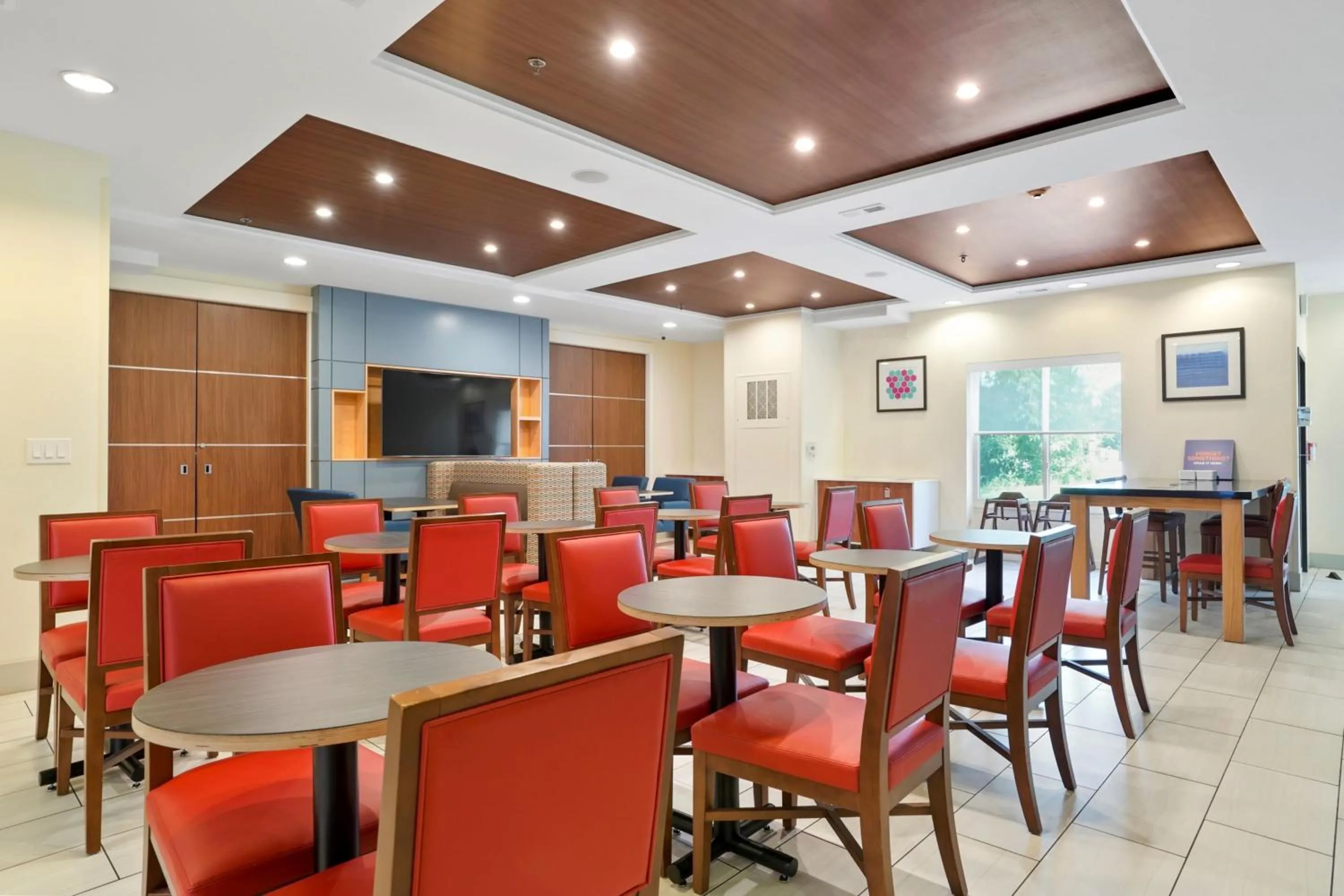 Breakfast in Holiday Inn Express & Suites Denver North - Thornton by IHG