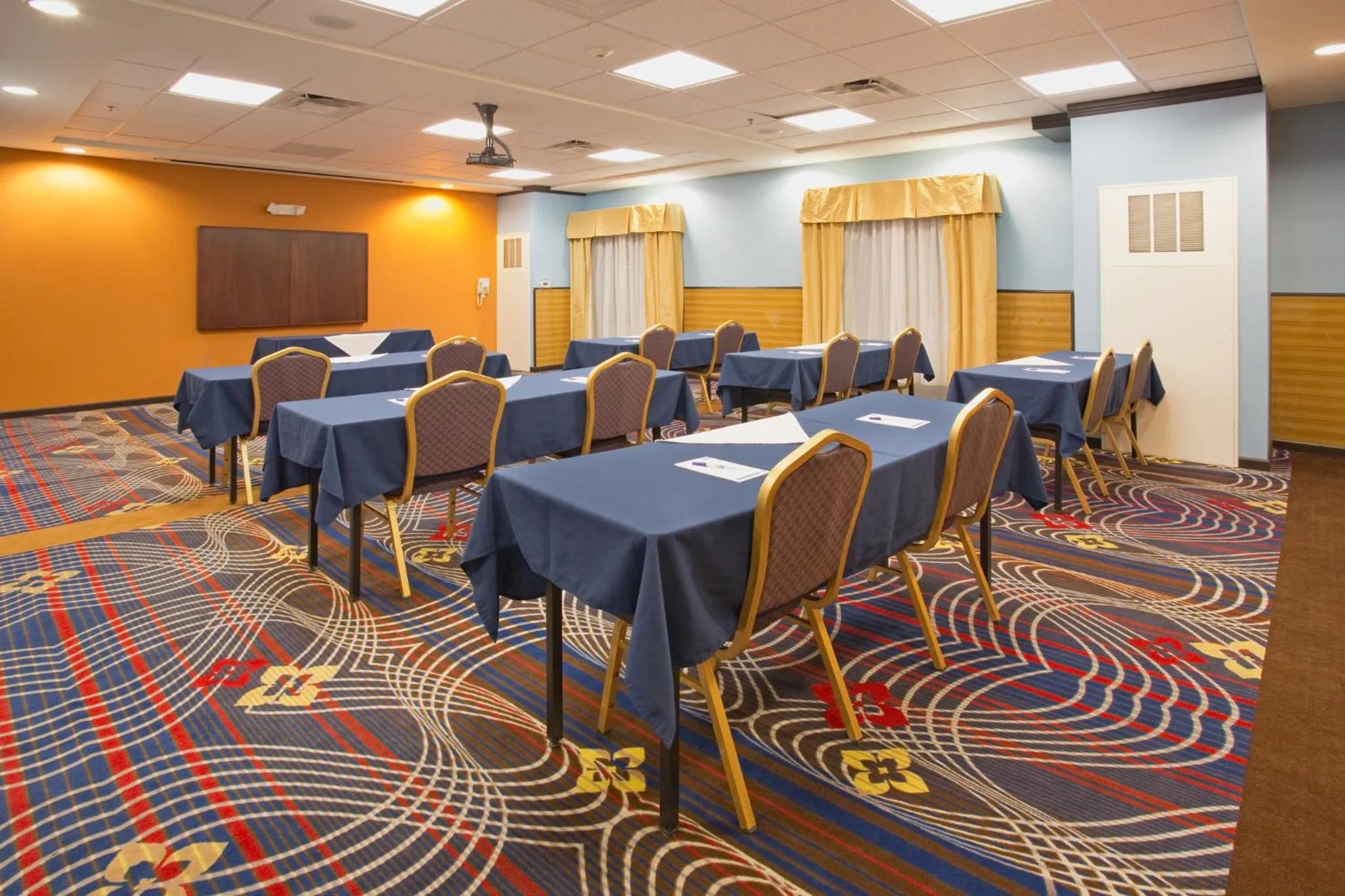 Meeting/conference room in Holiday Inn Express & Suites Denver North - Thornton by IHG