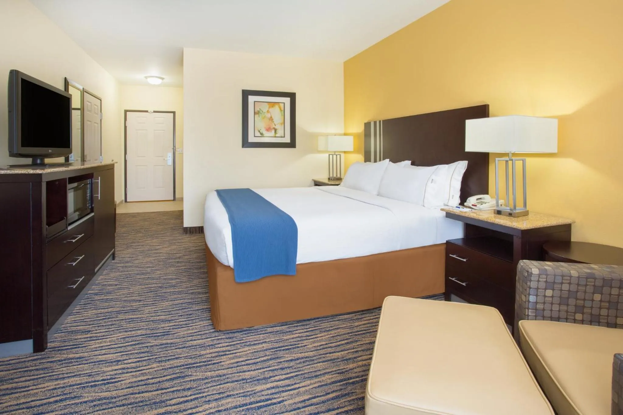 Photo of the whole room, Bed in Holiday Inn Express & Suites Denver North - Thornton by IHG