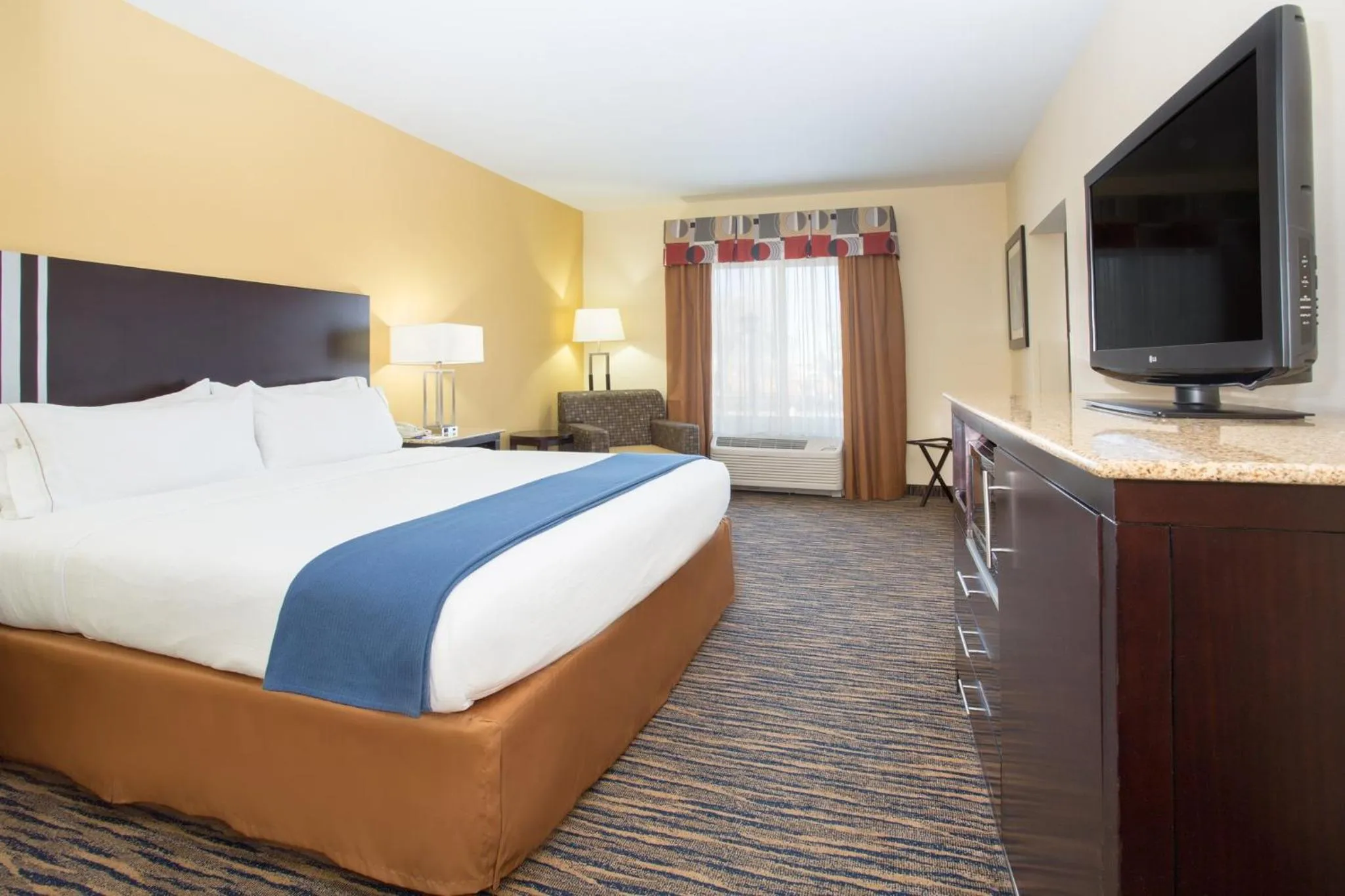 Photo of the whole room, Bed in Holiday Inn Express & Suites Denver North - Thornton by IHG