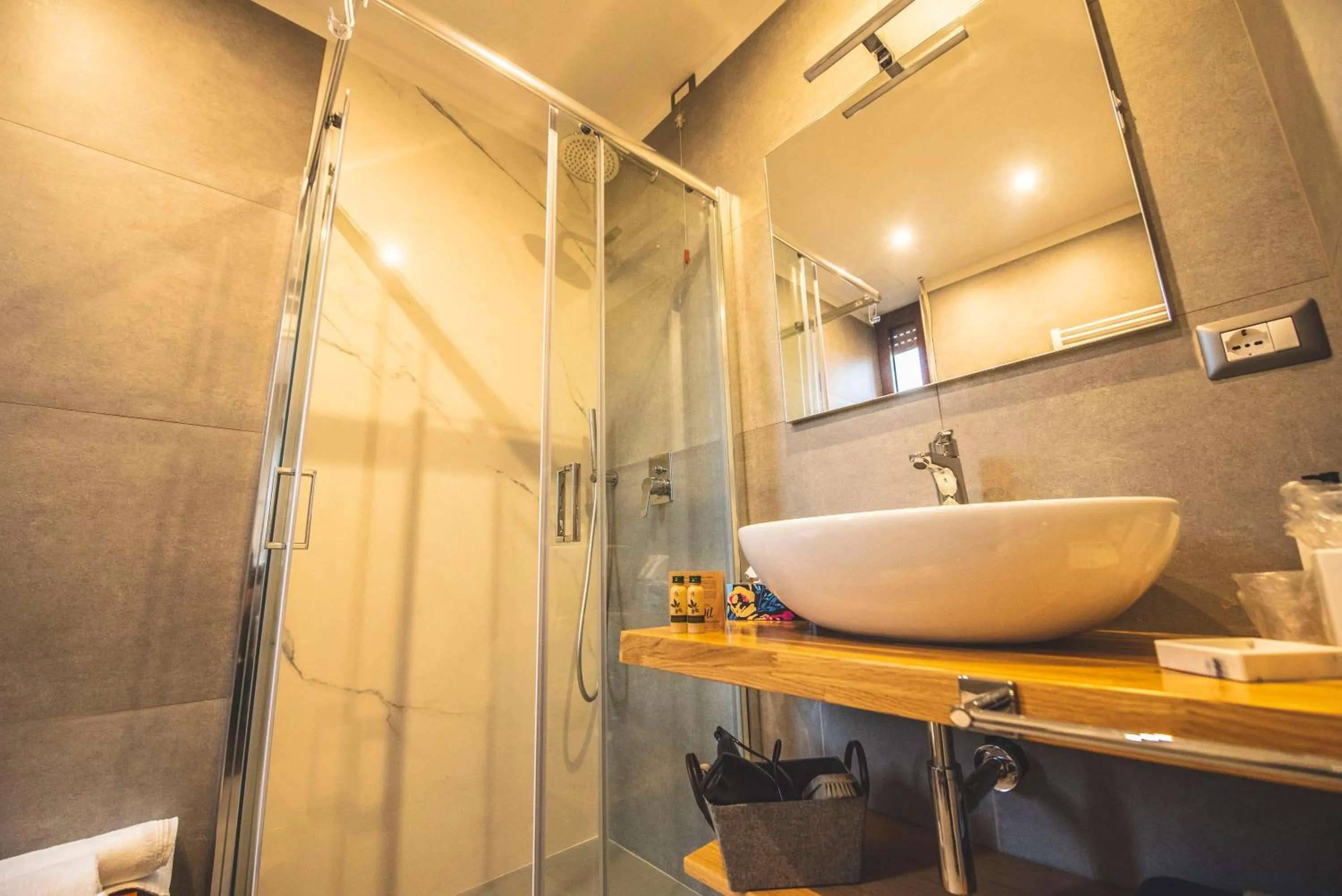 Shower in B&B Il Girasole