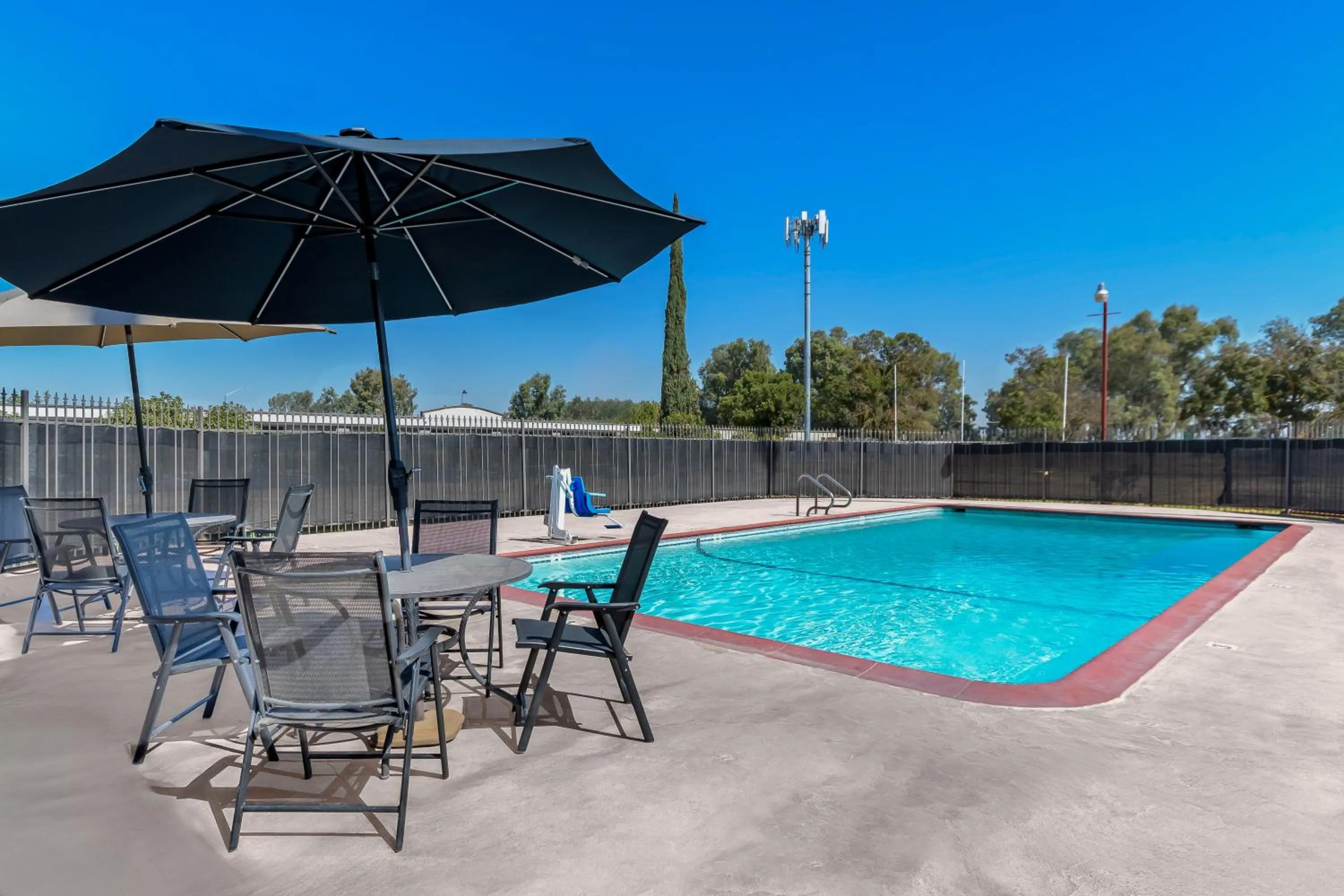 Swimming pool in Studio 6 Suites Madera, CA Yosemite