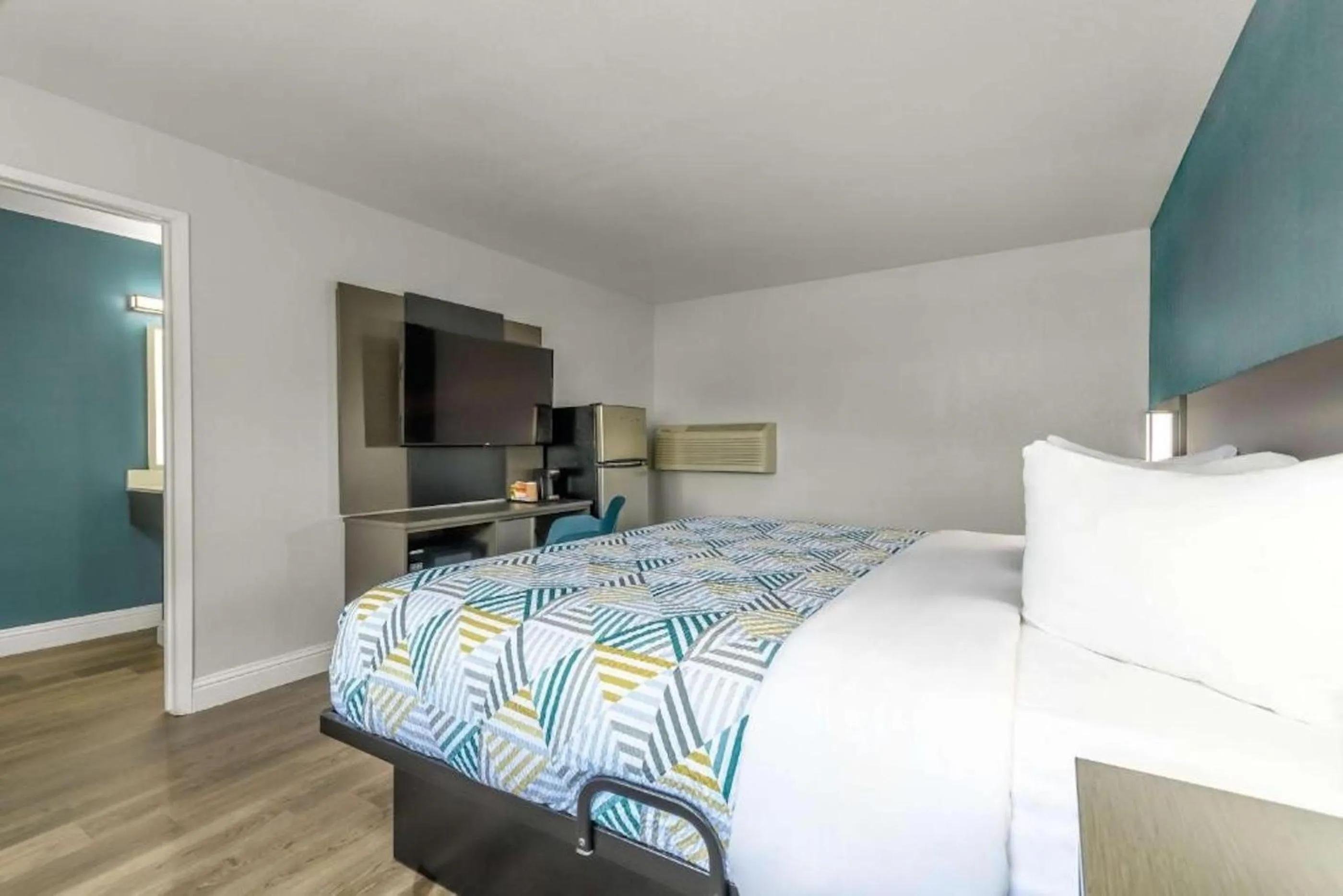 Bed in Studio 6 Suites Madera, CA Yosemite