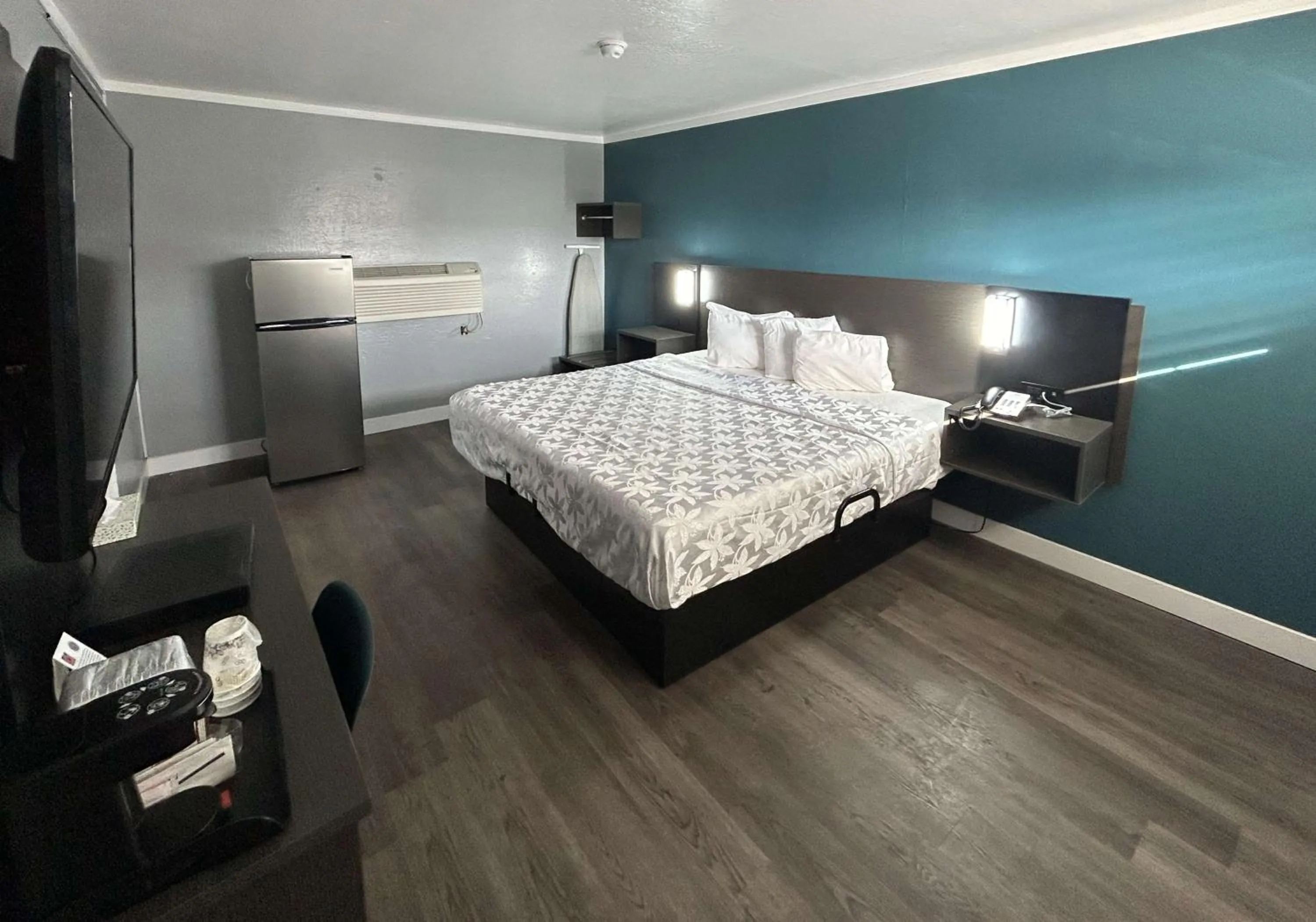 Bedroom, Bed in Gateway Inn