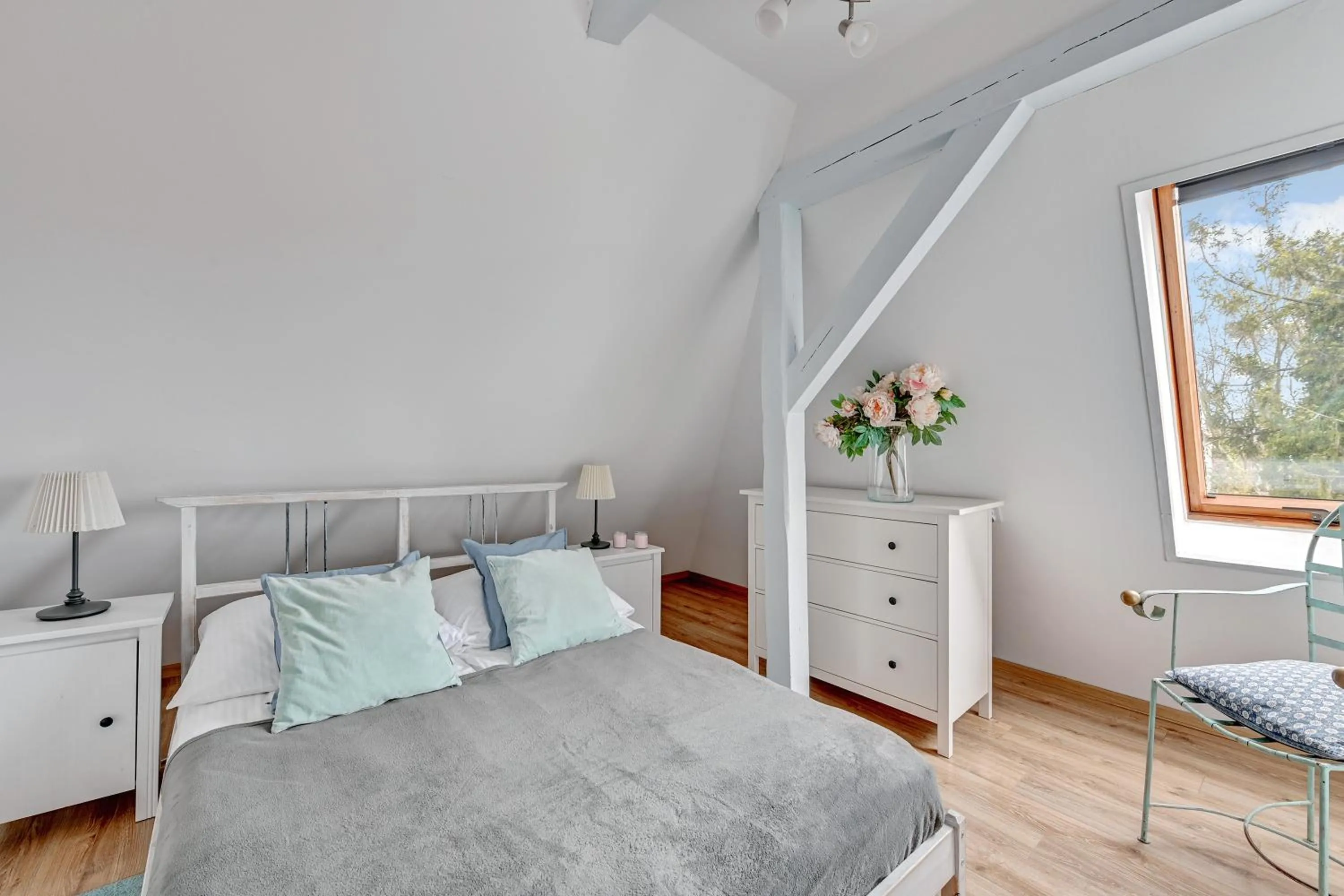 Bed in Grand Apartments - Happy Loft Apartment
