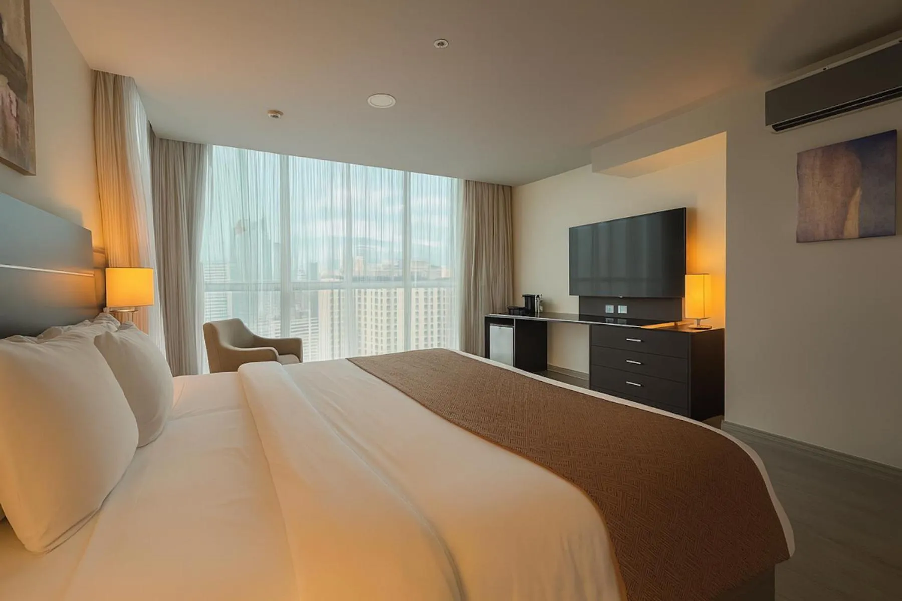 View (from property/room), Bed in Tryp by Wyndham Panama Centro