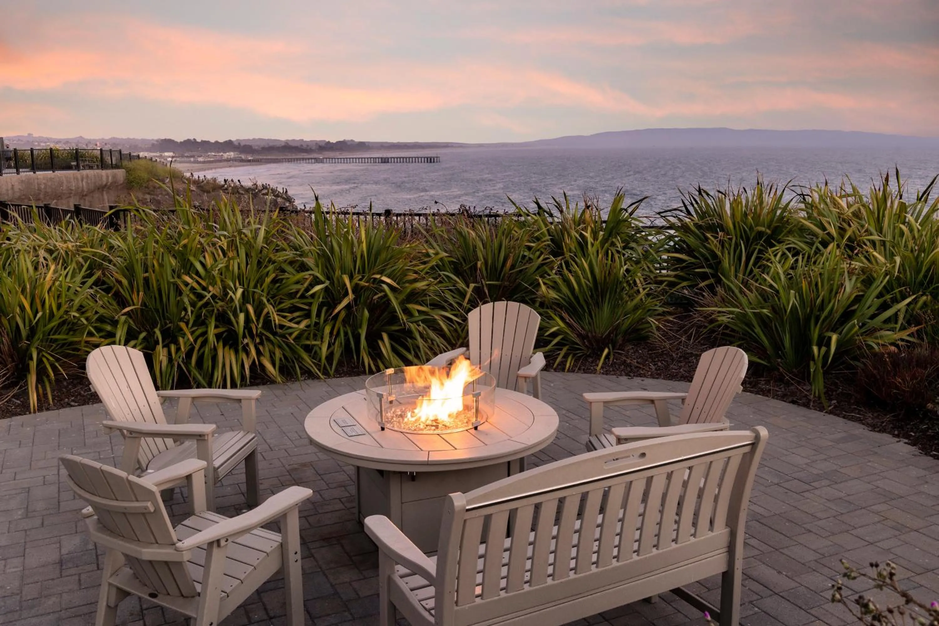 Seating area in Shore Cliff Hotel