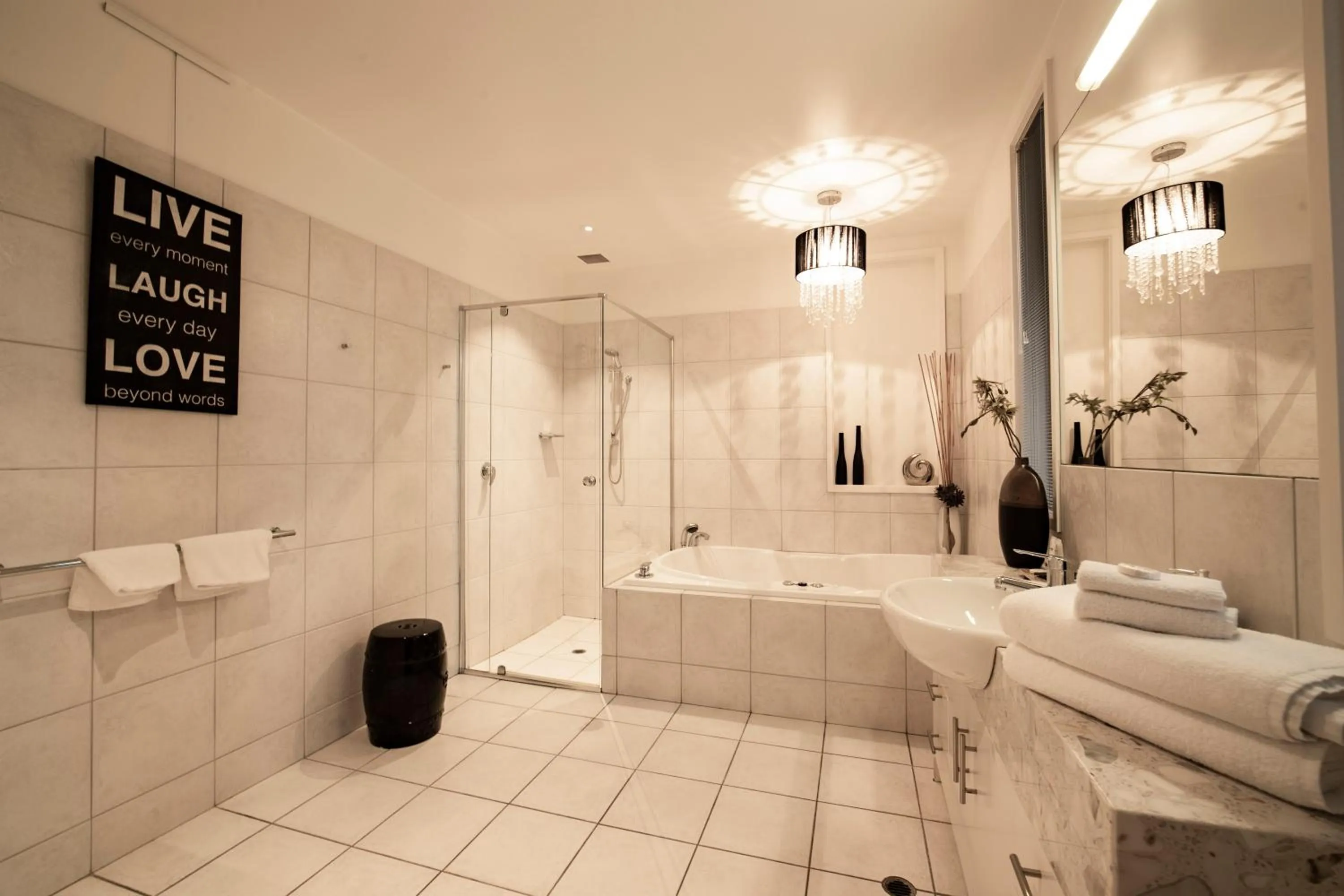 Bathroom in Hilltop Apartments Phillip Island