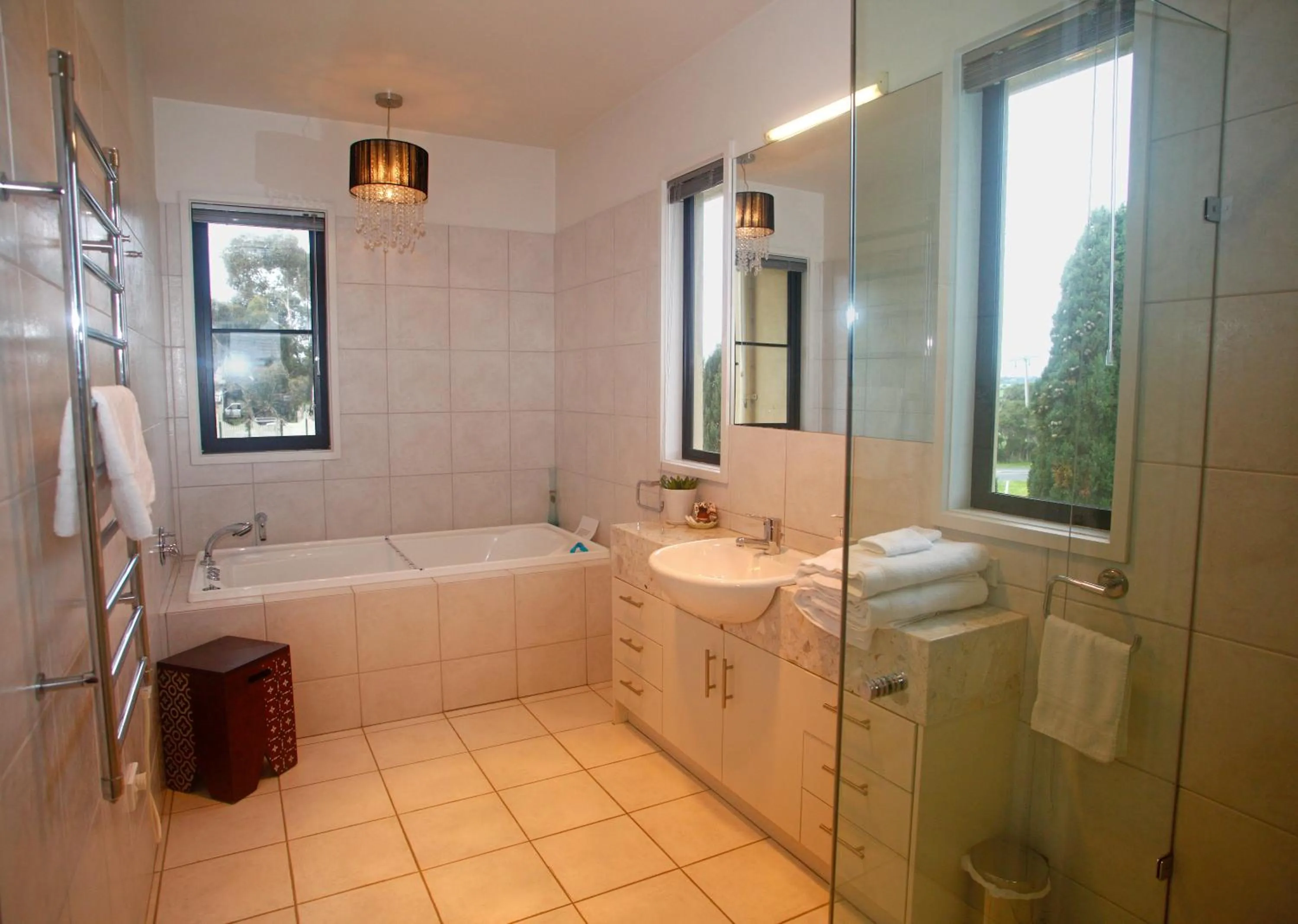 Bathroom in Hilltop Apartments Phillip Island