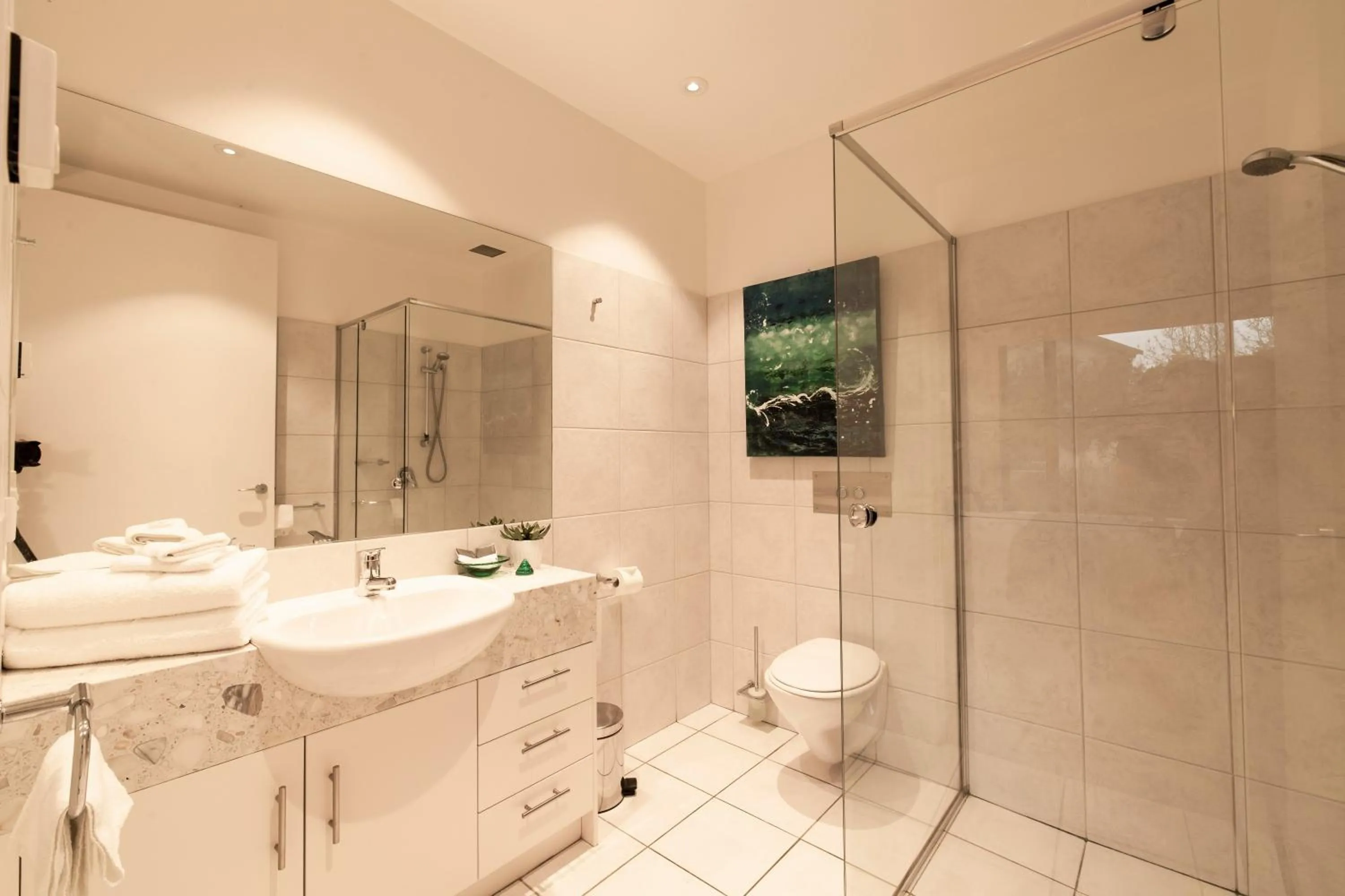 Bathroom in Hilltop Apartments Phillip Island