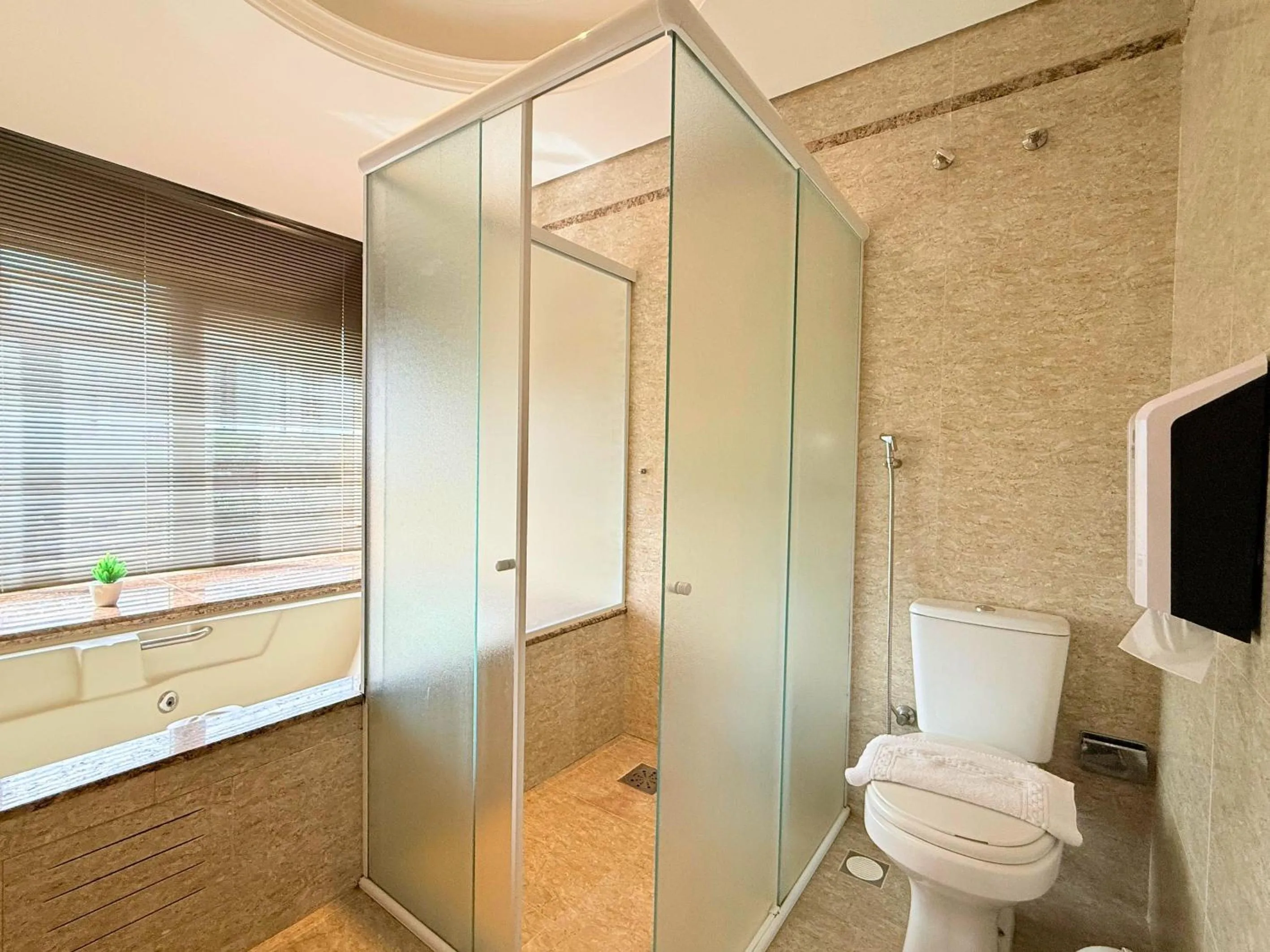 Shower in Continental Inn