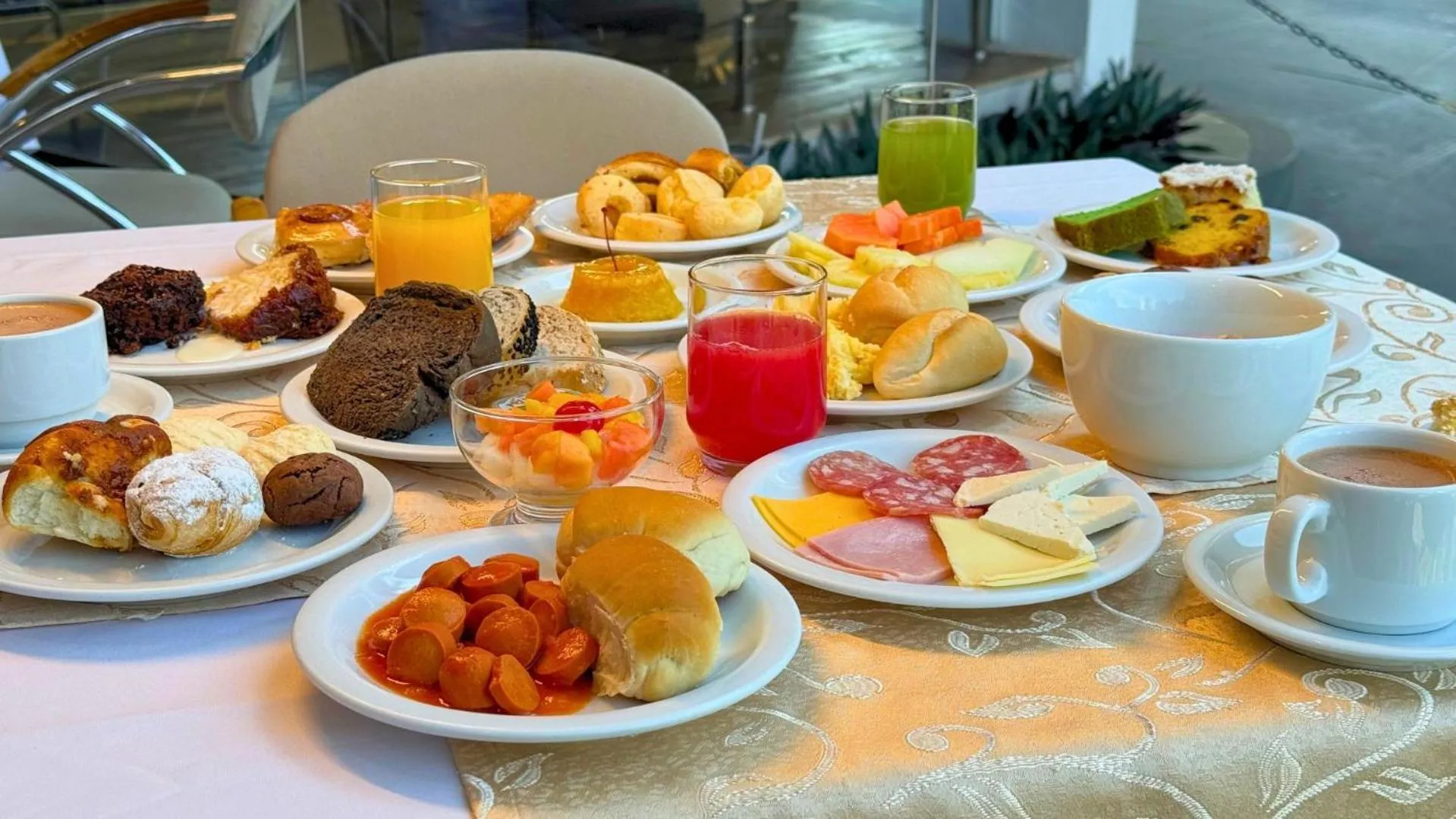 Restaurant/places to eat in Continental Inn