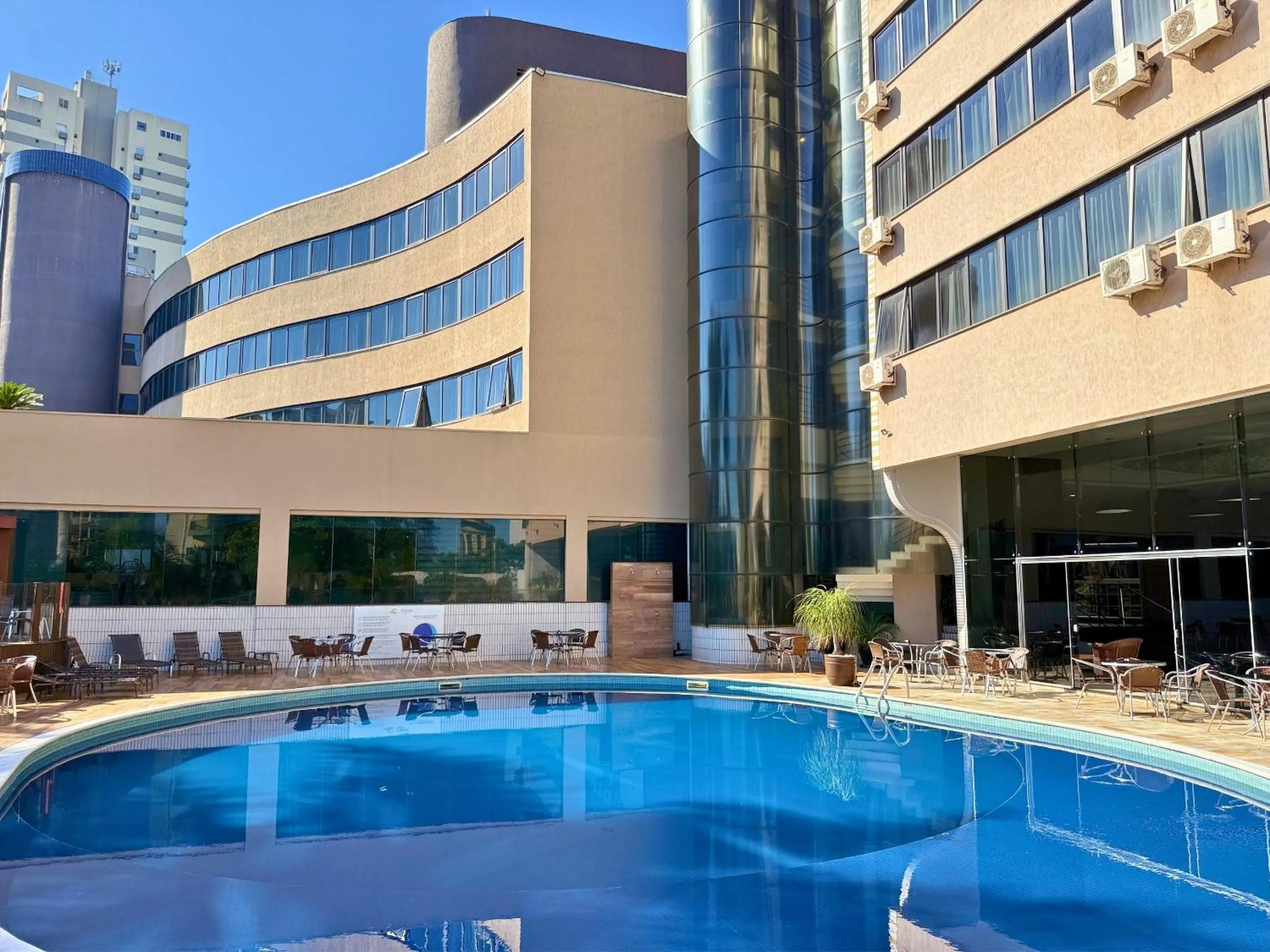 Swimming pool in Continental Inn