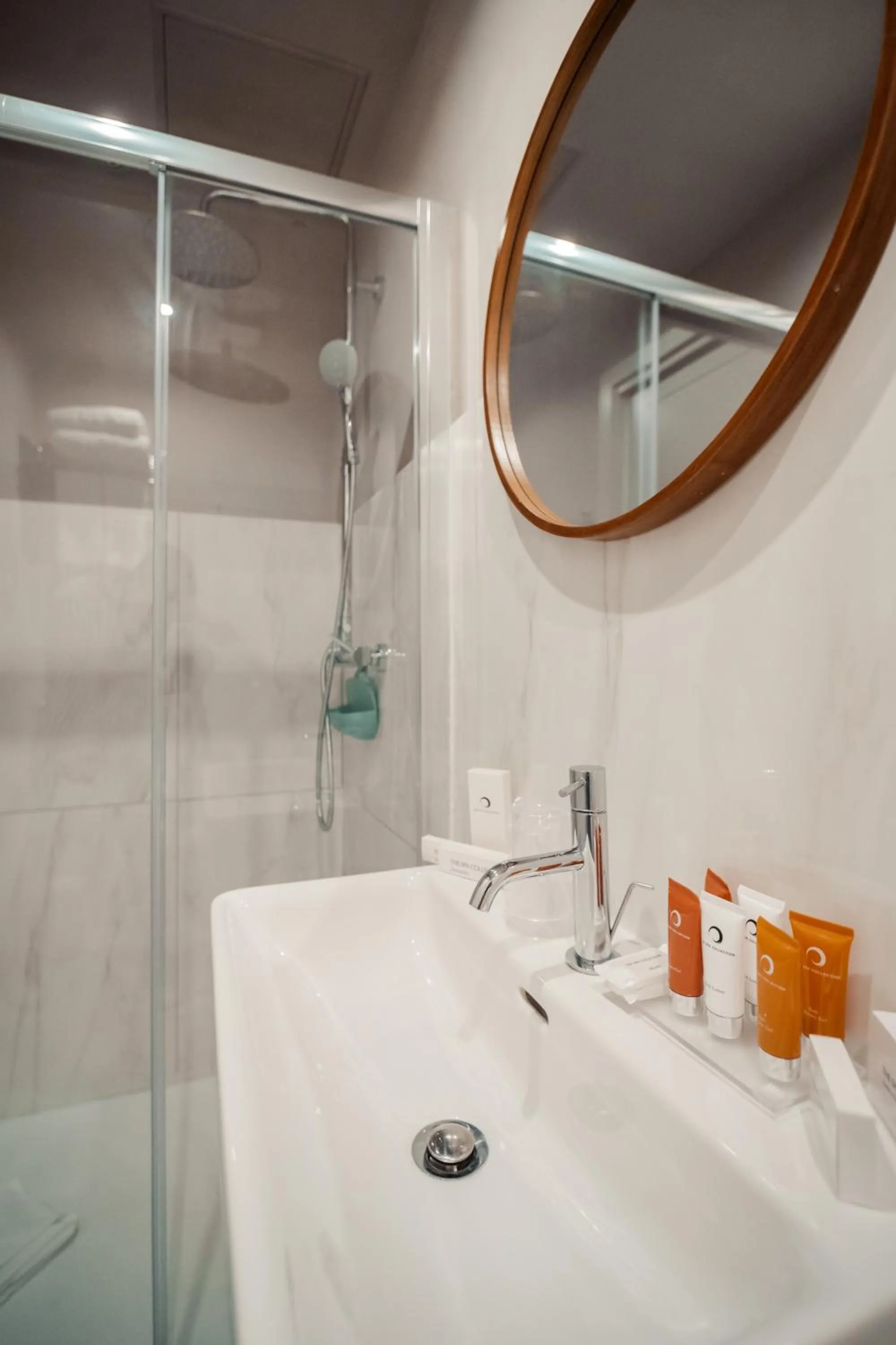 Shower in The Barrister