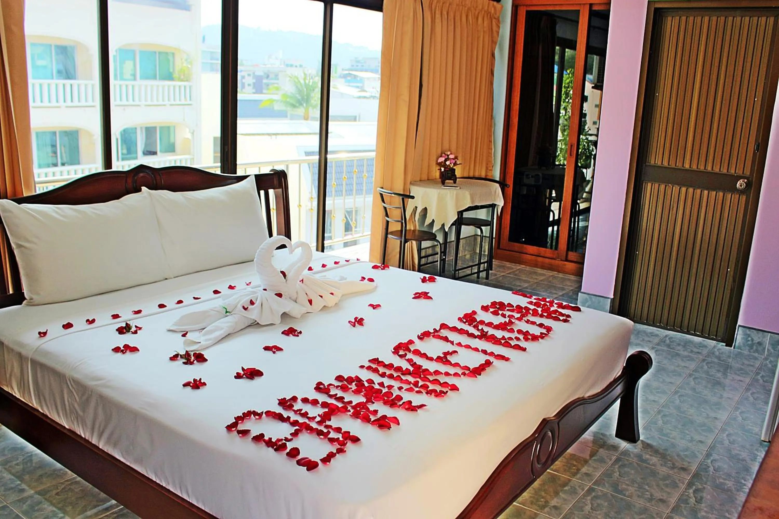 Balcony/Terrace, Bed in Baan Ketkeaw Guest House 2