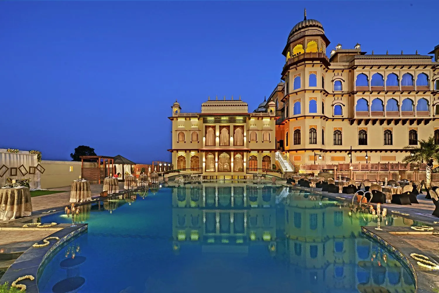 Pool view in Noormahal Palace Hotel