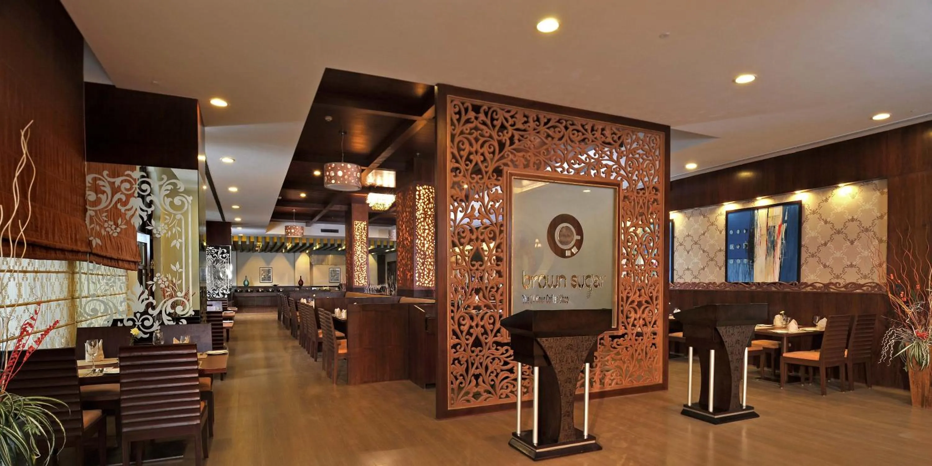 Restaurant/places to eat in Noormahal Palace Hotel