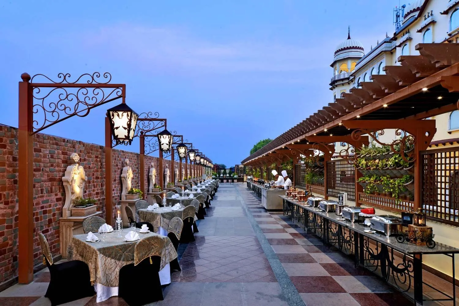 Restaurant/places to eat in Noormahal Palace Hotel
