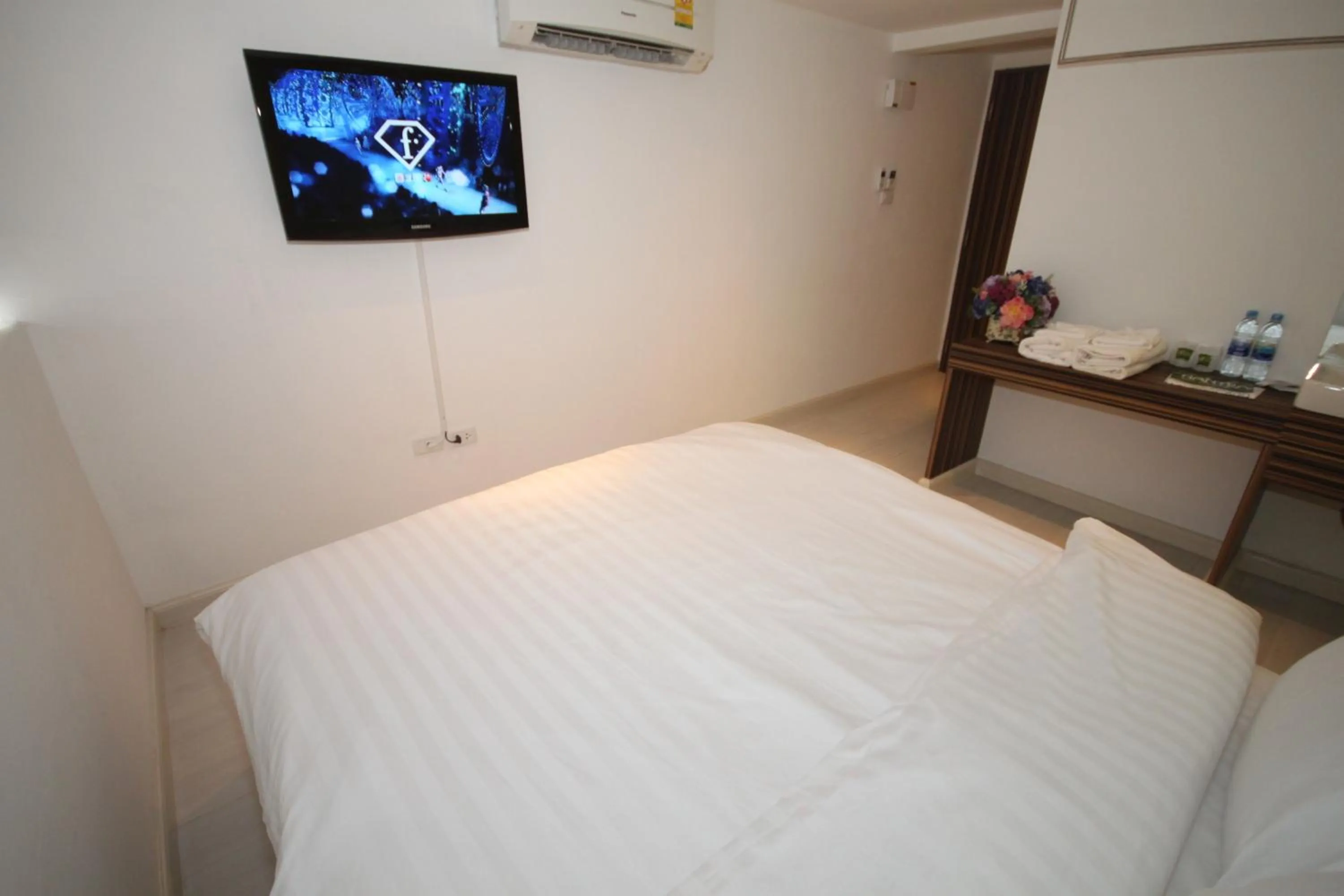 Bed in Nantra Ekkamai Hotel