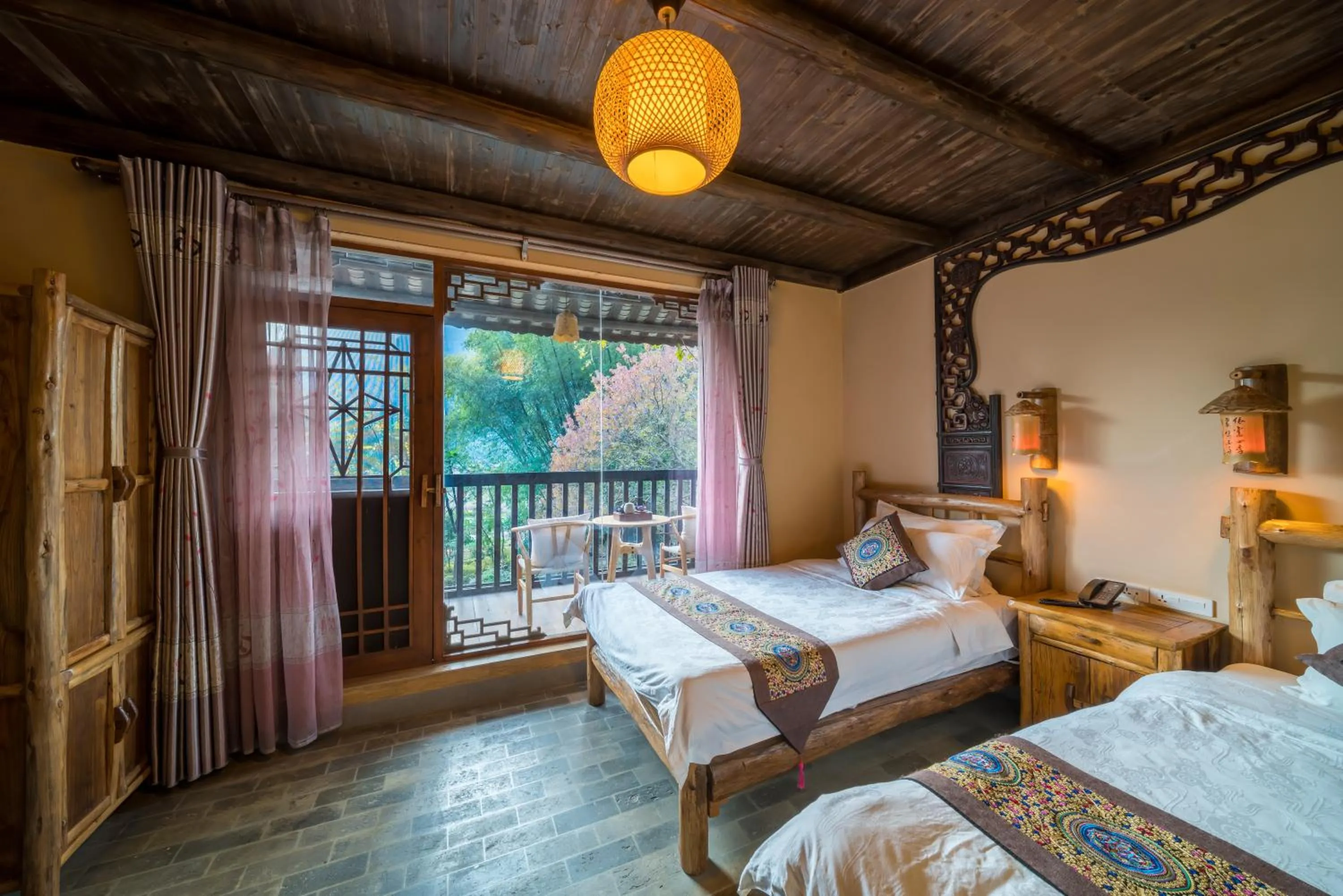 Bed in Yangshuo Tea Cozy--one way Free pick up from airport or TS 4 nights