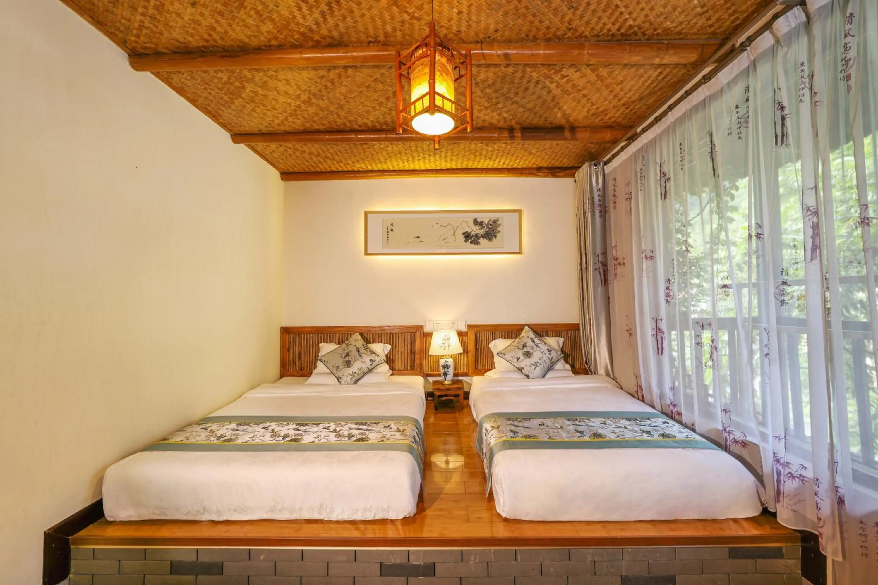 Bed in Yangshuo Tea Cozy--one way Free pick up from airport or TS 4 nights