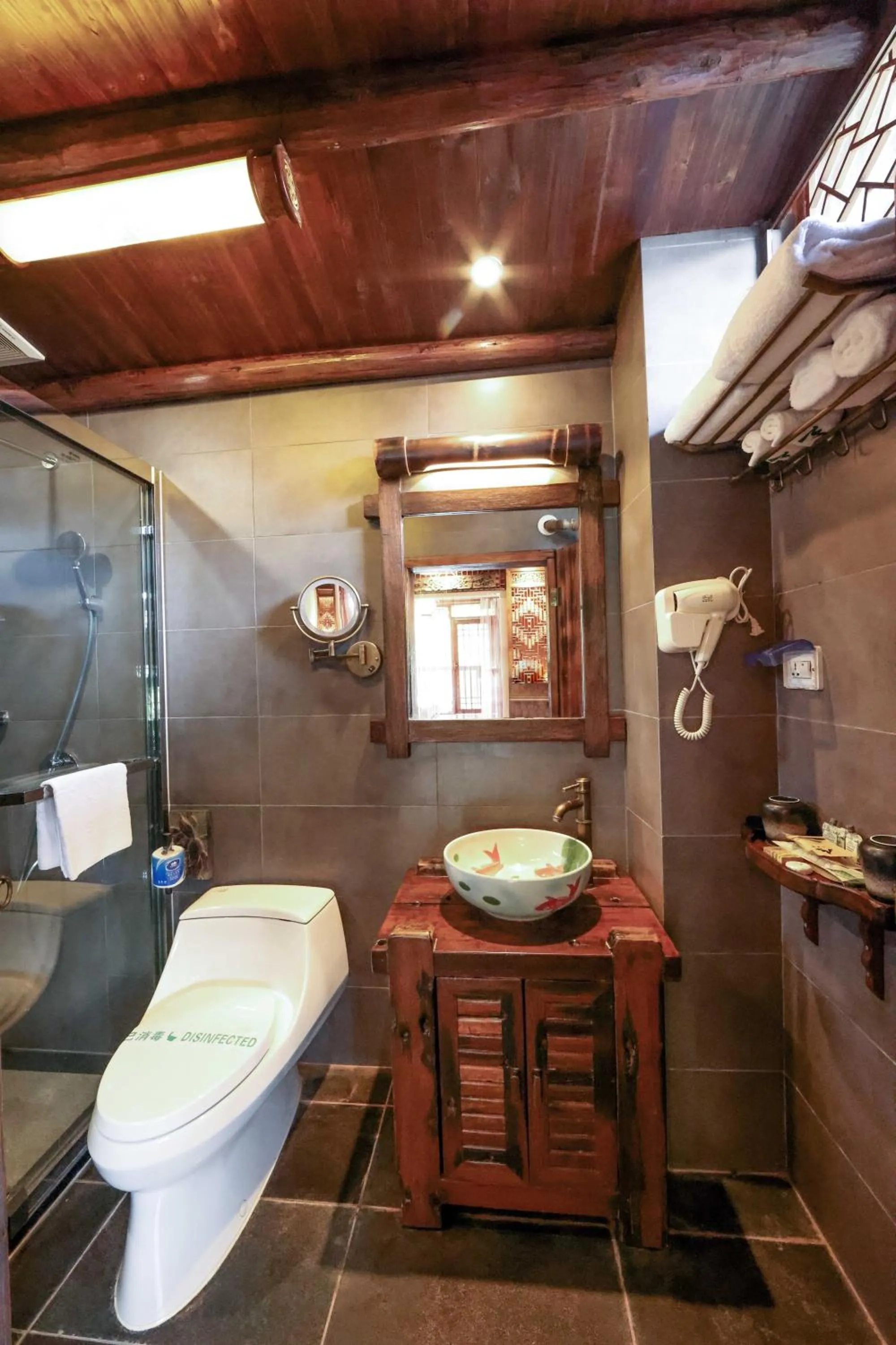 Shower in Yangshuo Tea Cozy--one way Free pick up from airport or TS 4 nights