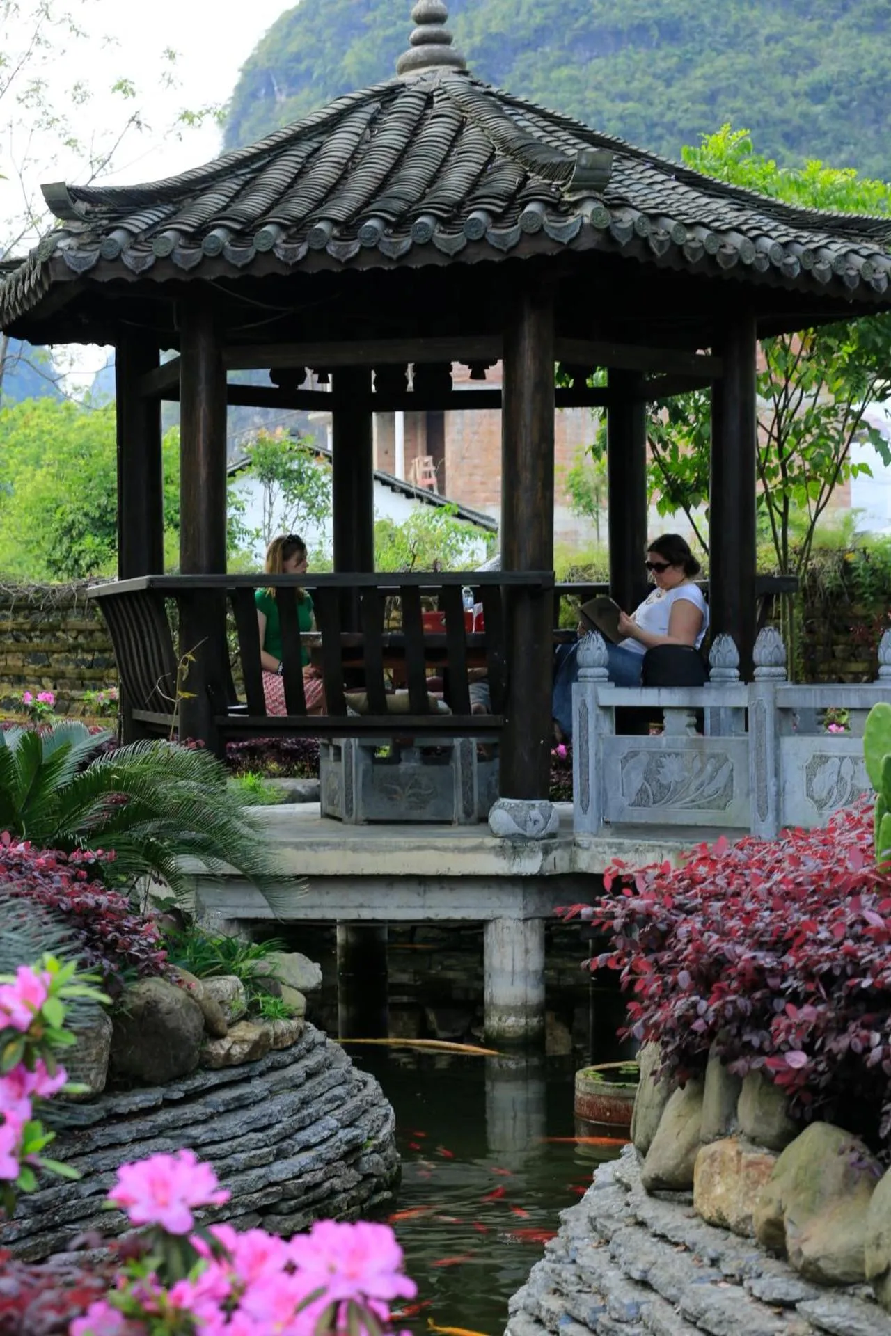 People in Yangshuo Tea Cozy--one way Free pick up from airport or TS 4 nights