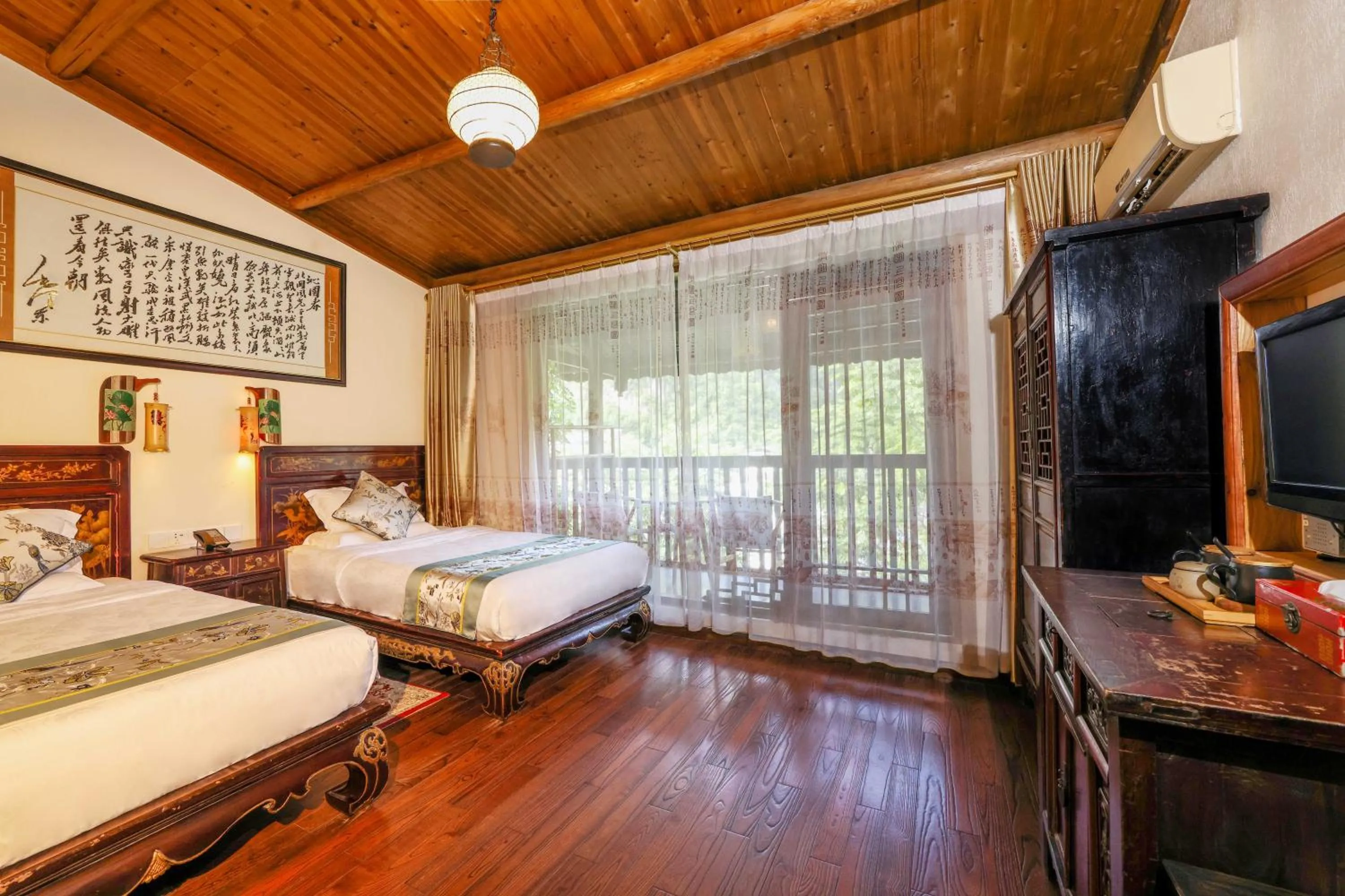 Bed in Yangshuo Tea Cozy--one way Free pick up from airport or TS 4 nights