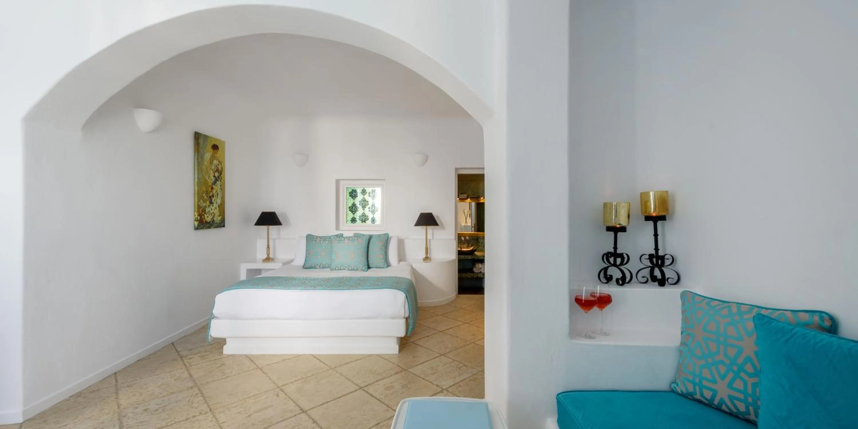 Photo of the whole room, Bed in Above Blue Suites