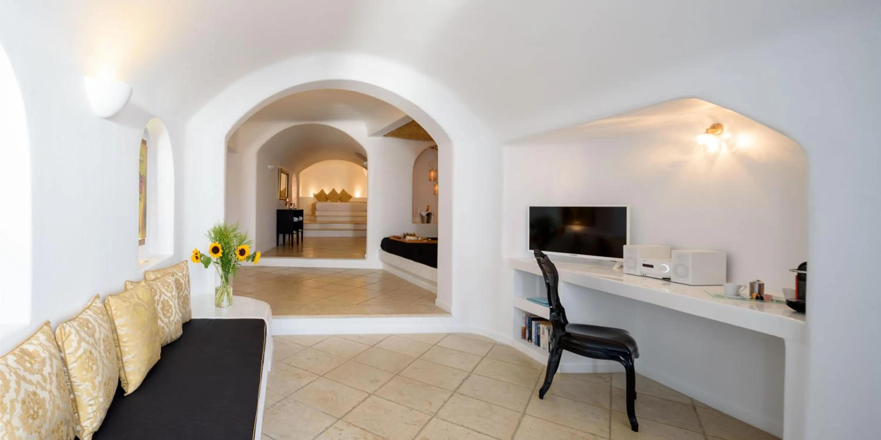 TV and multimedia in Above Blue Suites