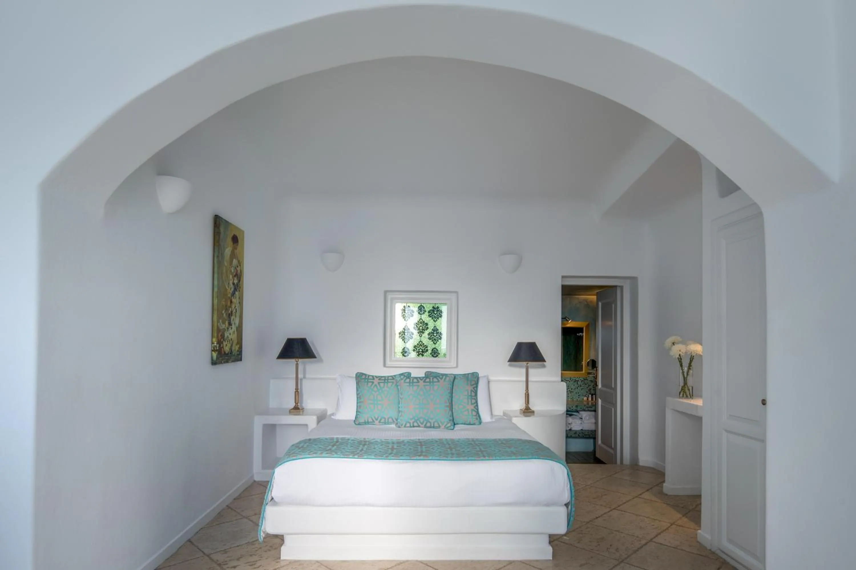 Photo of the whole room, Bed in Above Blue Suites