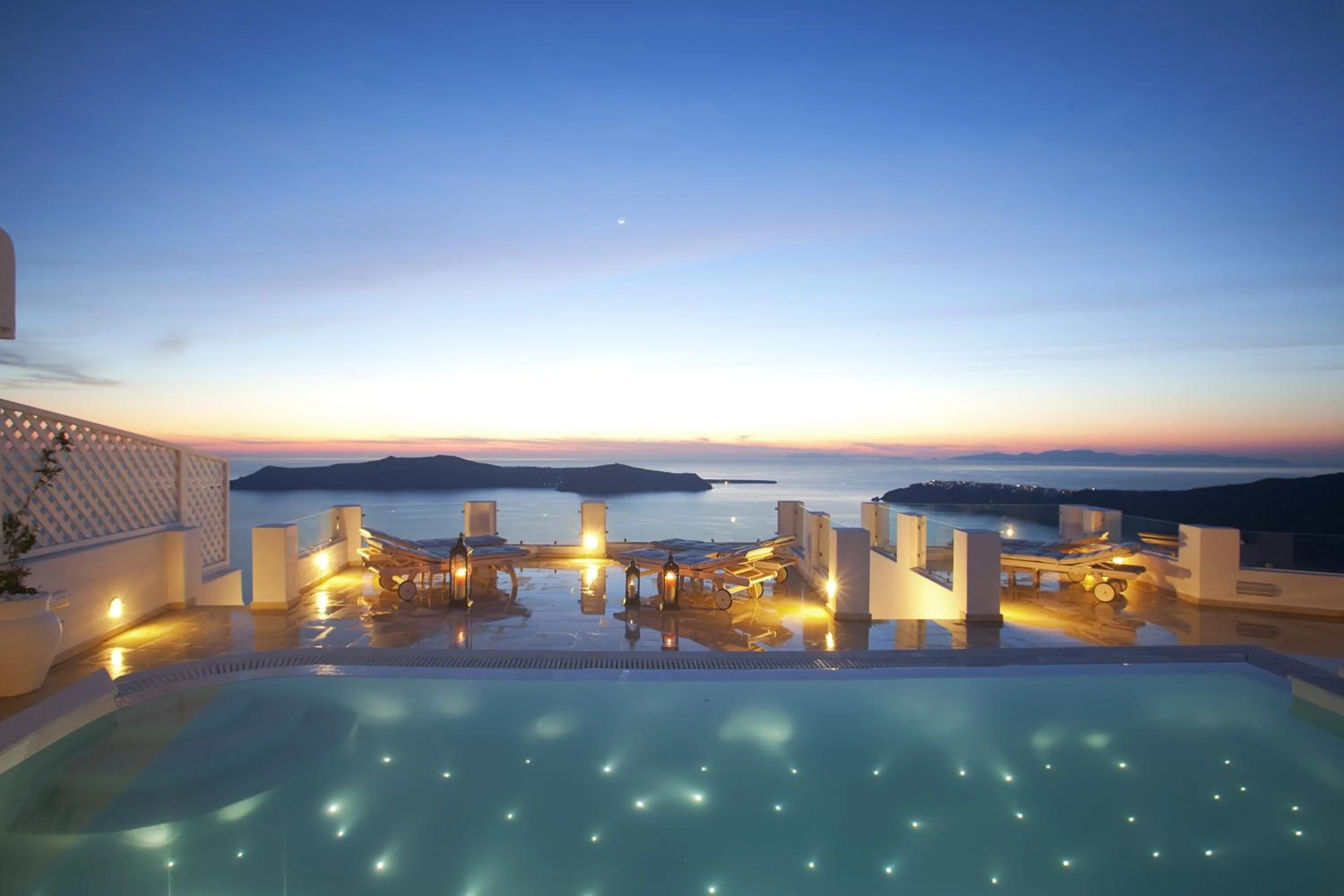 Restaurant/places to eat in Above Blue Suites