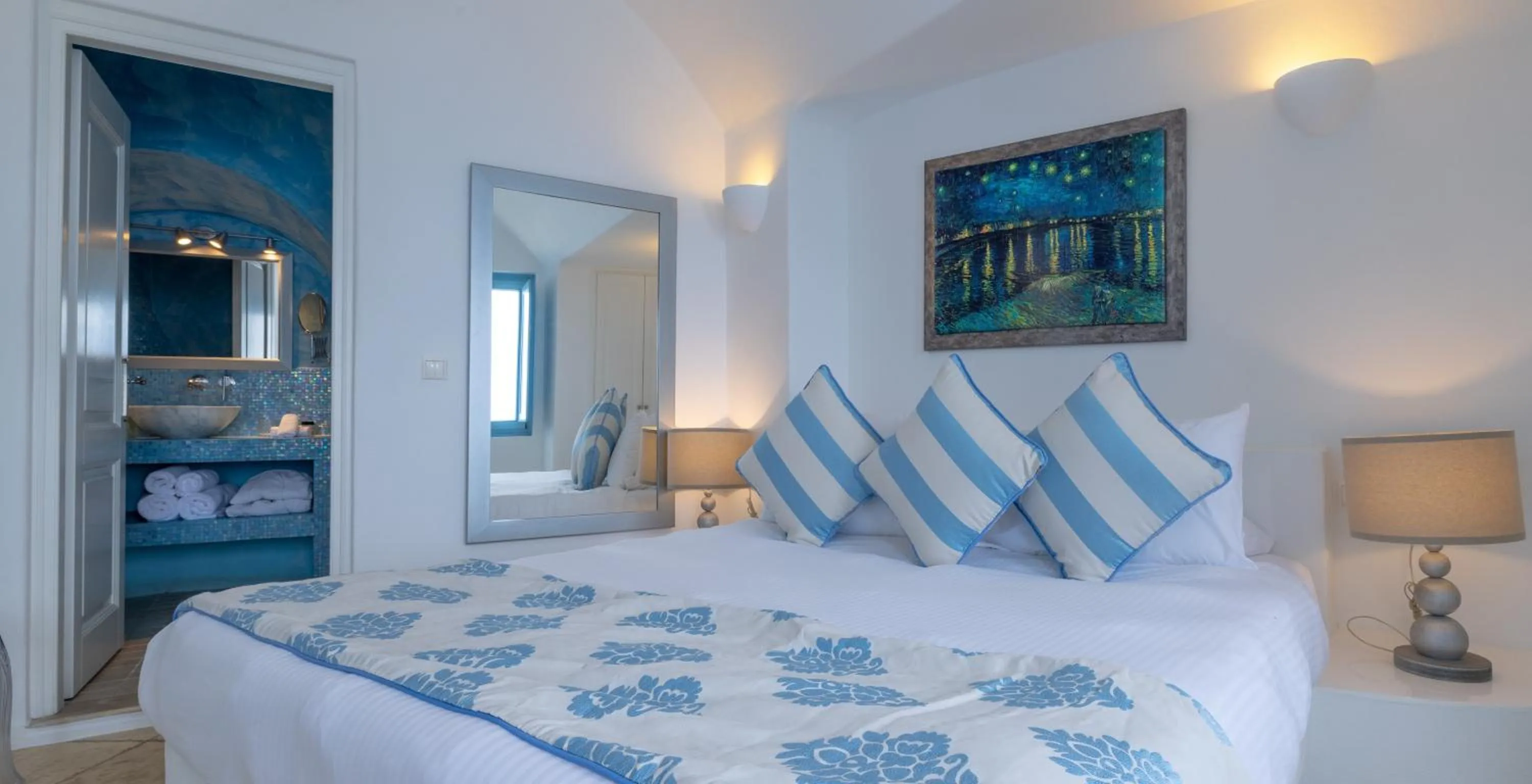 Bedroom, Bed in Above Blue Suites