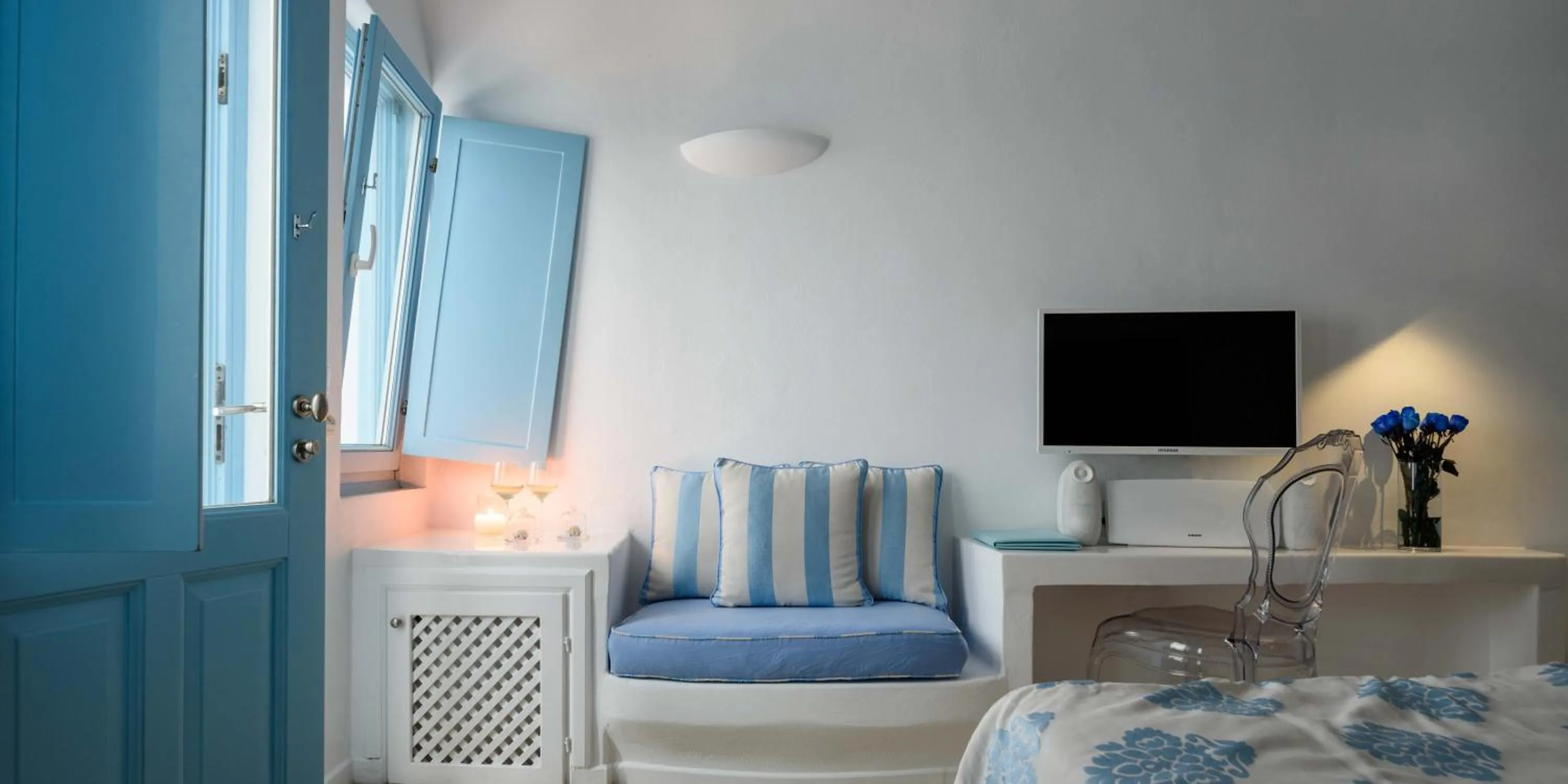 TV and multimedia, Bed in Above Blue Suites