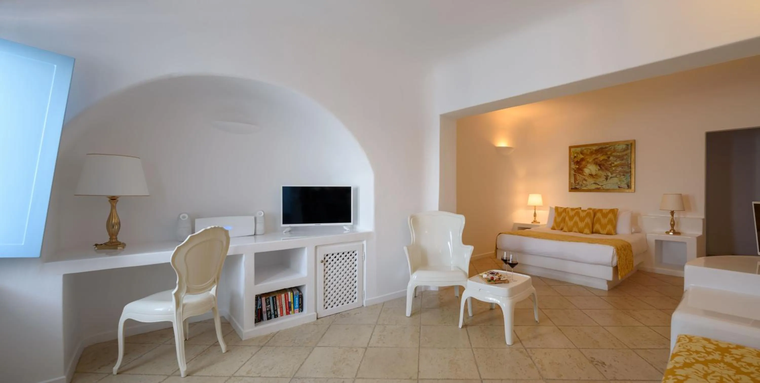 Photo of the whole room, Bed in Above Blue Suites