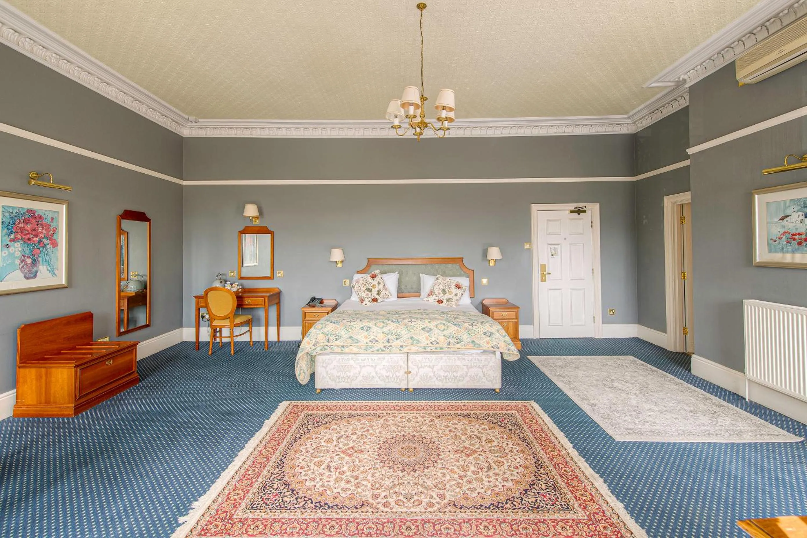 Bedroom, Bed in The Central Hotel