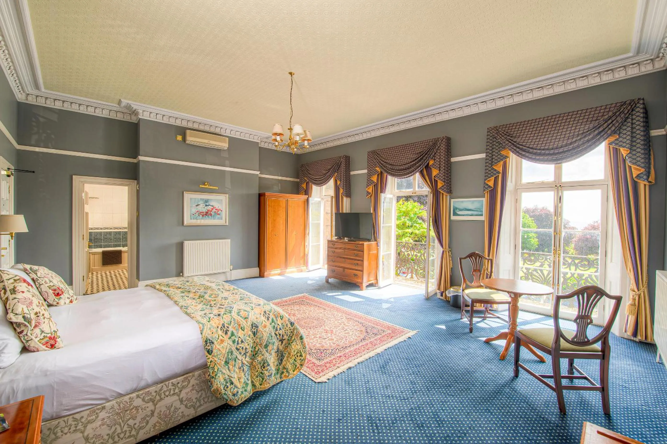 Bedroom, Bed in The Central Hotel