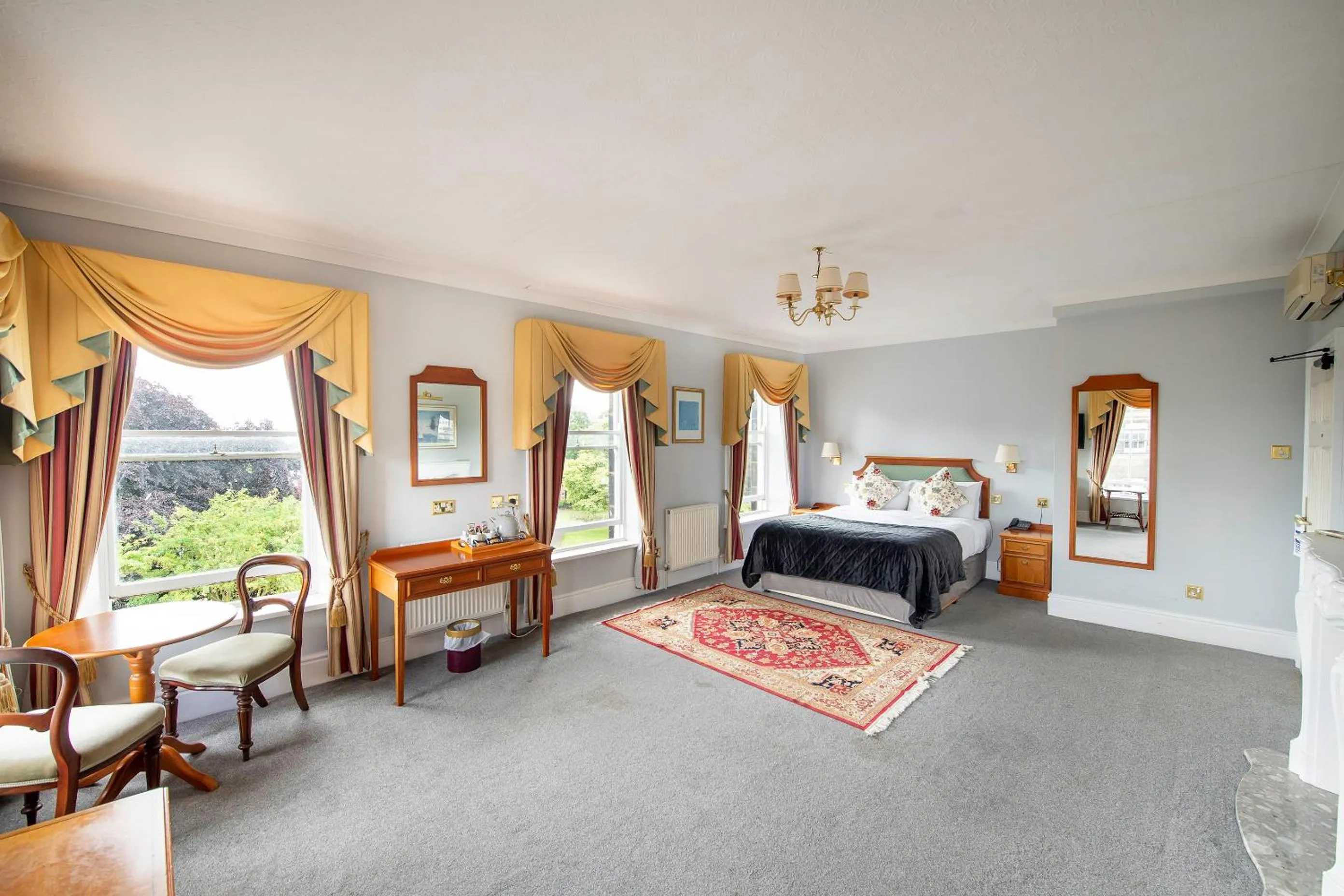 Bedroom, Bed in The Central Hotel