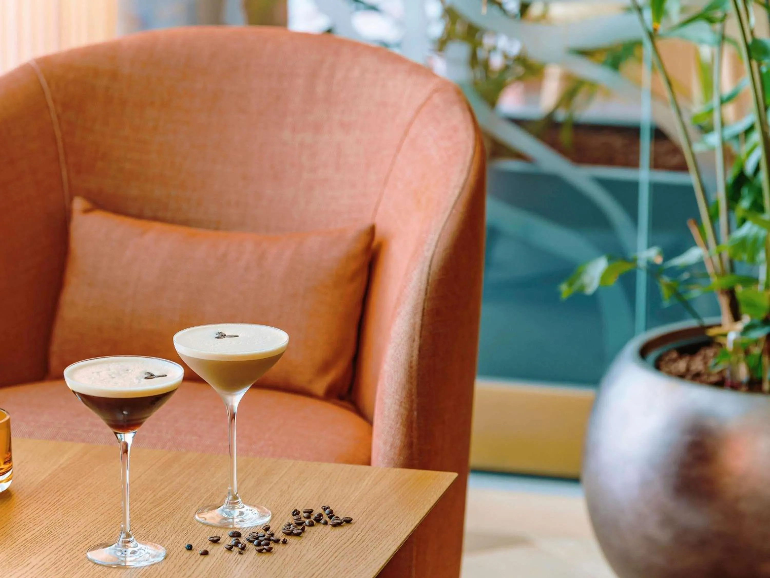 Lounge or bar in Mövenpick Hotel Stuttgart Messe & Congress