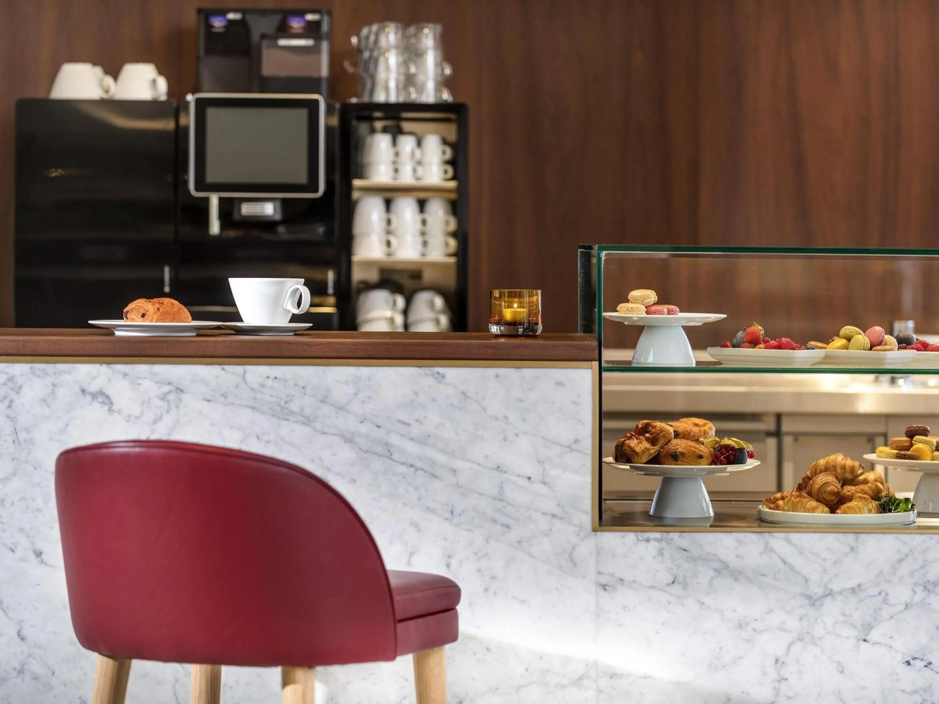 Lounge or bar in Mövenpick Hotel Stuttgart Messe & Congress