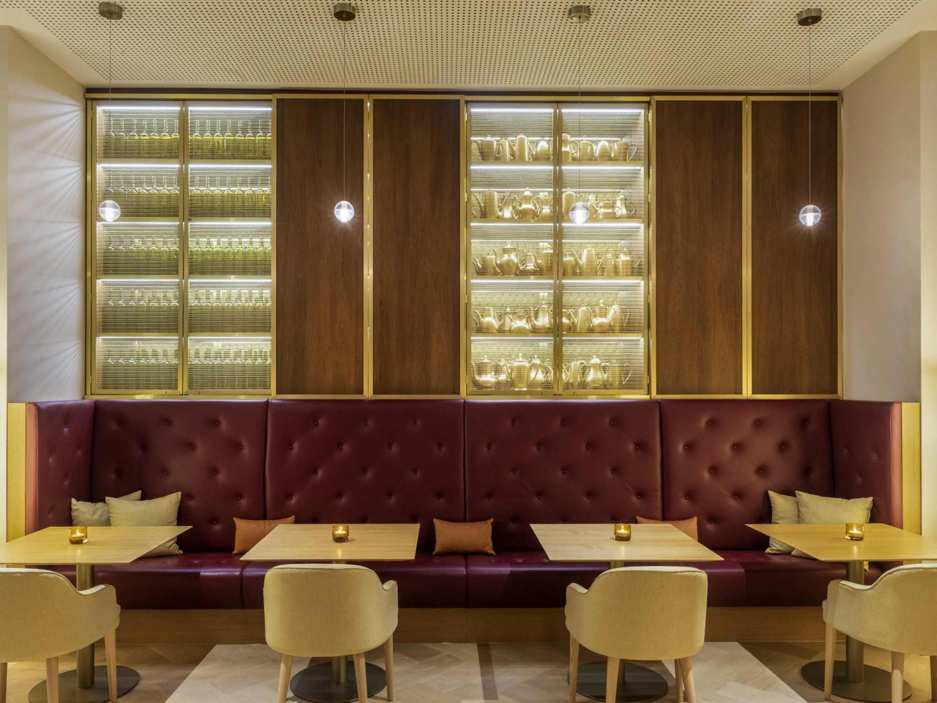 Lounge or bar in Mövenpick Hotel Stuttgart Messe & Congress