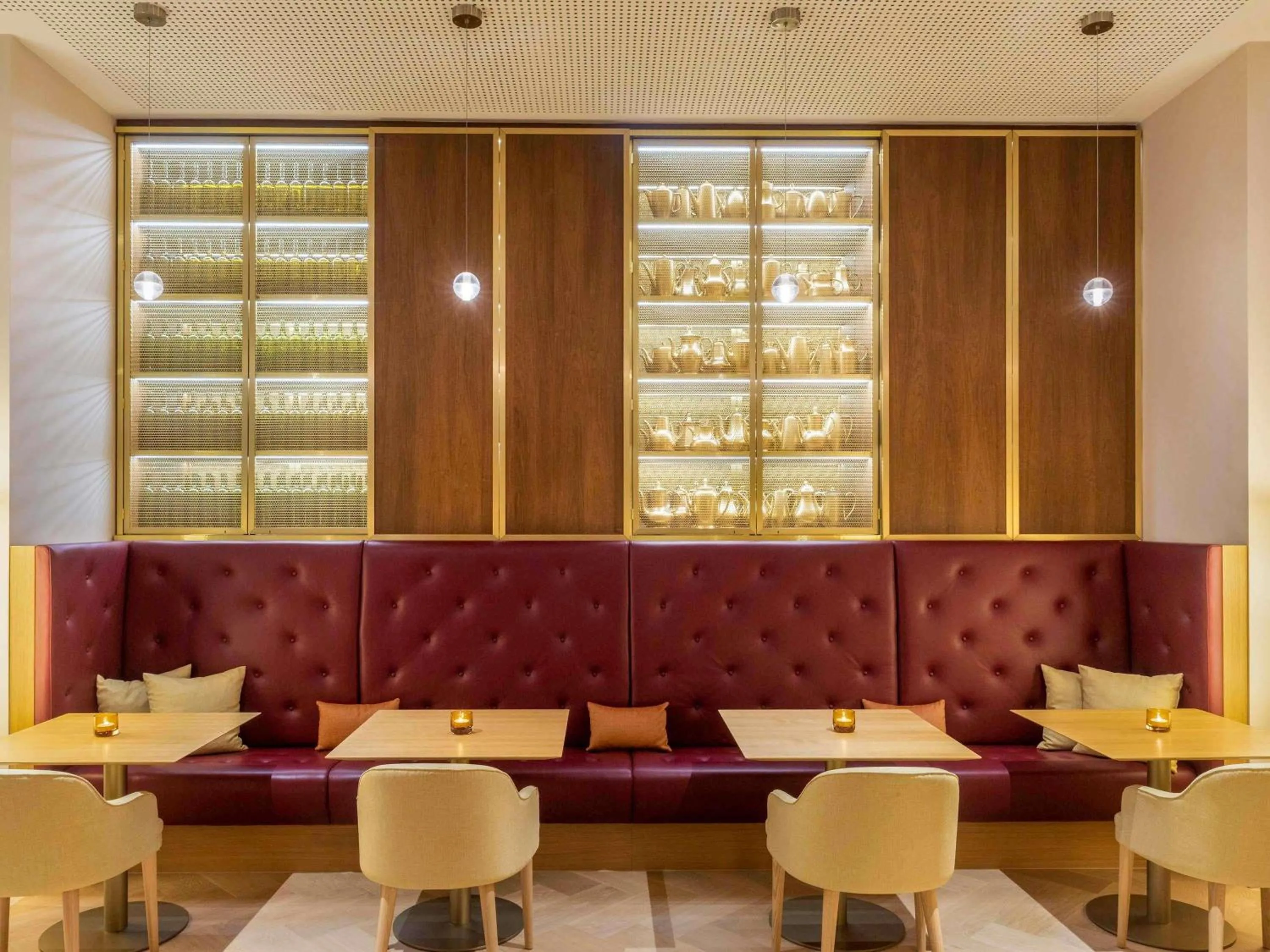 Lounge or bar in Mövenpick Hotel Stuttgart Messe & Congress