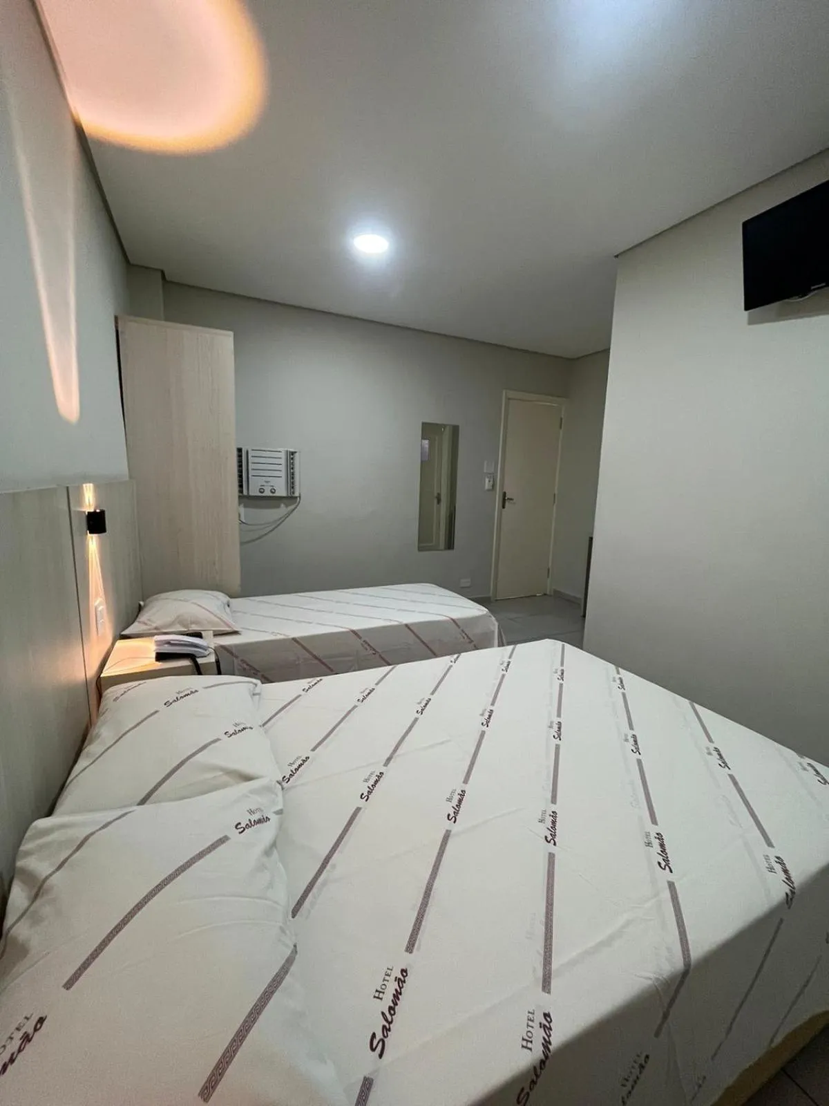 Bed in Hotel Salomão - Próximo a 25 de Março, Bom Retiro, Brás e Rua Santa Efigênia, a 2 minutos do Mirante Sampa Sky e pista de Skate Anhangabaú
