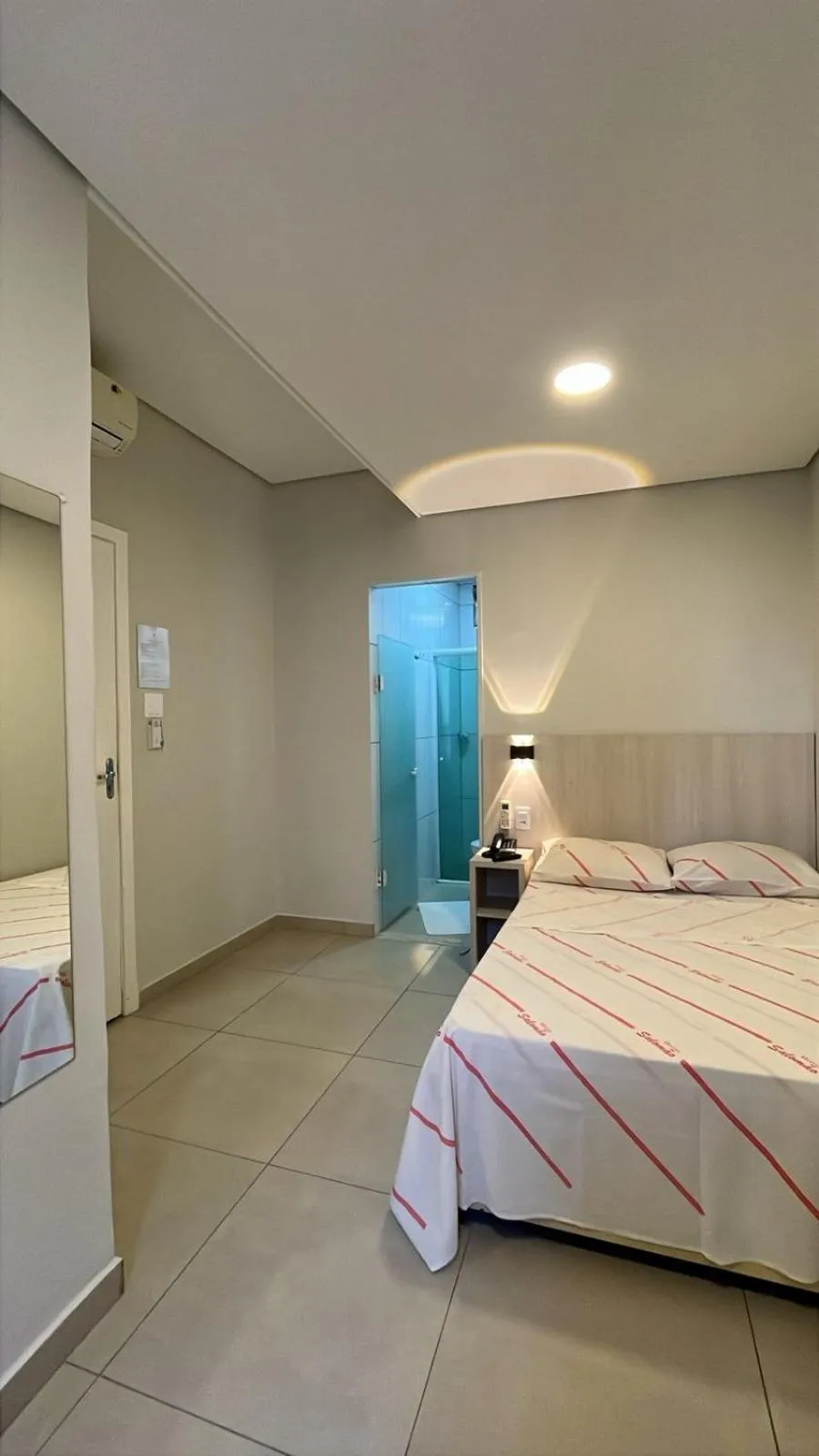 Bed in Hotel Salomão - Próximo a 25 de Março, Bom Retiro, Brás e Rua Santa Efigênia, a 2 minutos do Mirante Sampa Sky e pista de Skate Anhangabaú