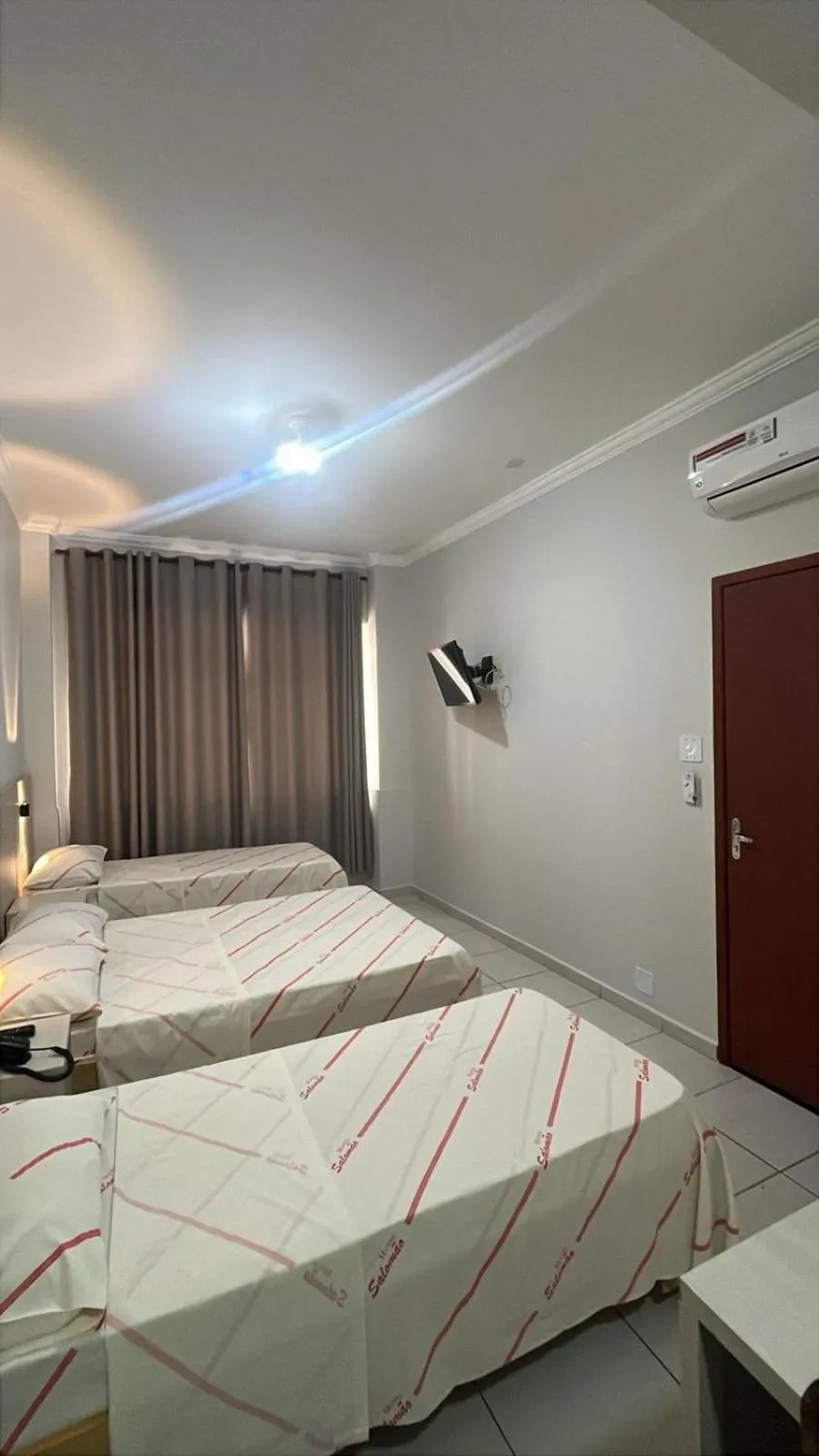 Bed in Hotel Salomão - Próximo a 25 de Março, Bom Retiro, Brás e Rua Santa Efigênia, a 2 minutos do Mirante Sampa Sky e pista de Skate Anhangabaú