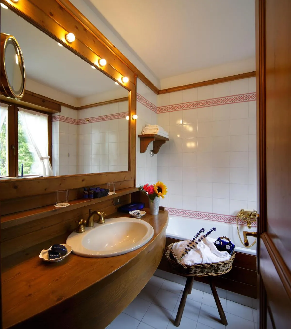 Bathroom in Boutique Hotel Villa Blu Cortina D'Ampezzo
