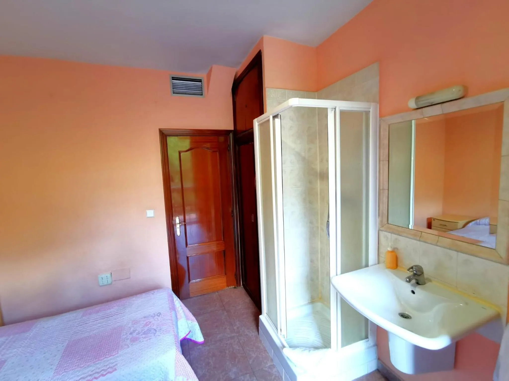 Photo of the whole room, Bed in Casa de Huespedes La Asturiana